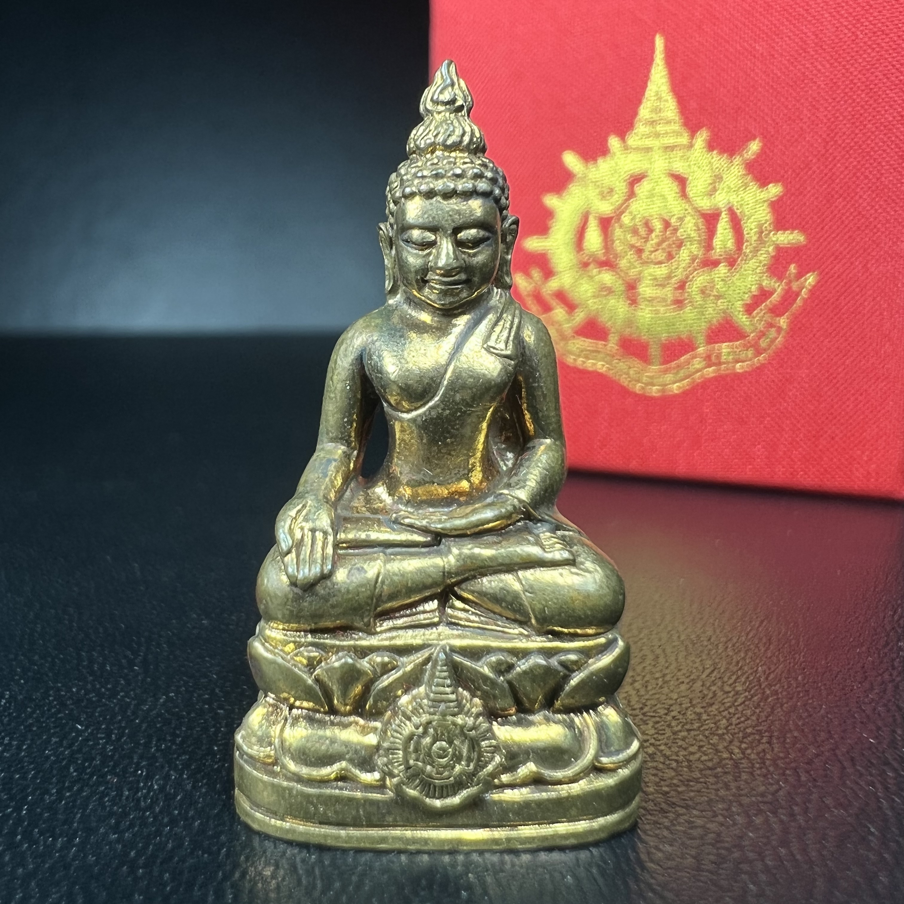 พระกริ่งไพรีพินาศ เฉลิมพระเกียรติ พระบาทสมเด็จพระเจ้าอยู่หัวรัชกาลที่9 พระชนมพรรษา 6 รอบ ปี2542เนื้อสัมฤทธิ์(บรรจุเหล็กไหล)ดีนอก-ดีใน(องค์นี้เป็นเนื้อสัมฤทธิ์ พิเศษกรรมการ ตอก 2 โค๊ต หมายเลข ๒๓๕๗)หายาก