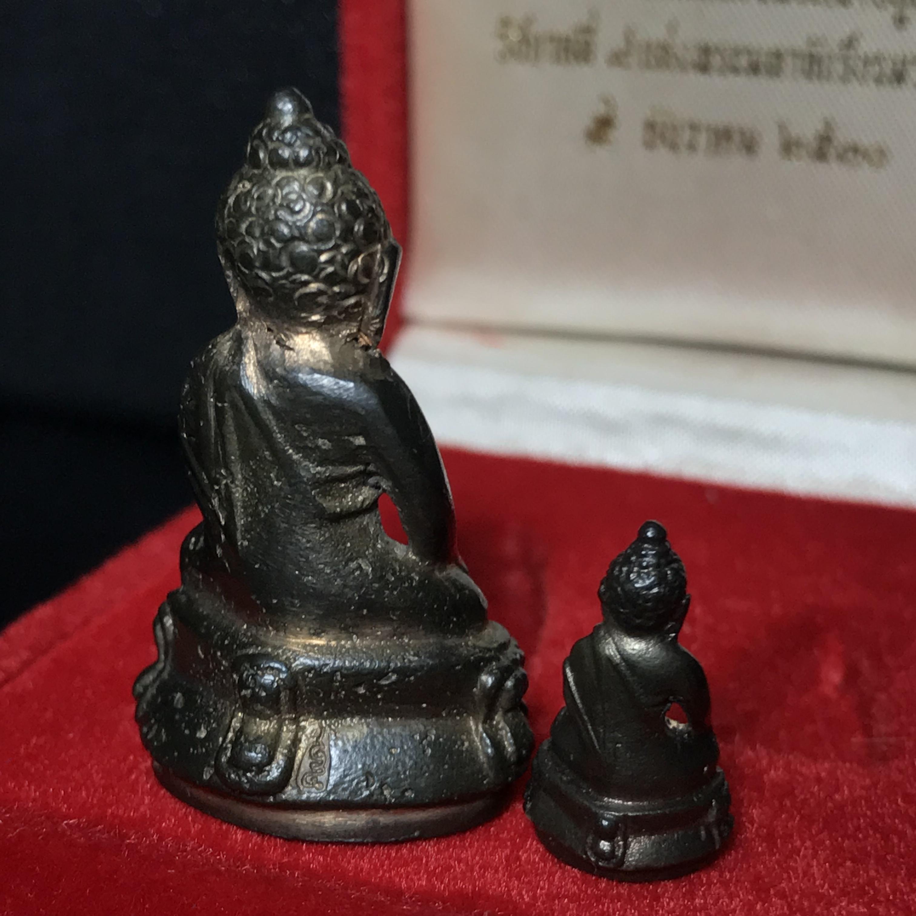 พระกริ่ง-พระชัยวัฒน์ ปวเรศ ปี2530 วัดบวรนิเวศราชวรวิหาร(ในหลวง ร.9 เสด็จเททอง)(บรรจุเส้นเกศาในหลวงรัชกาลที่9)