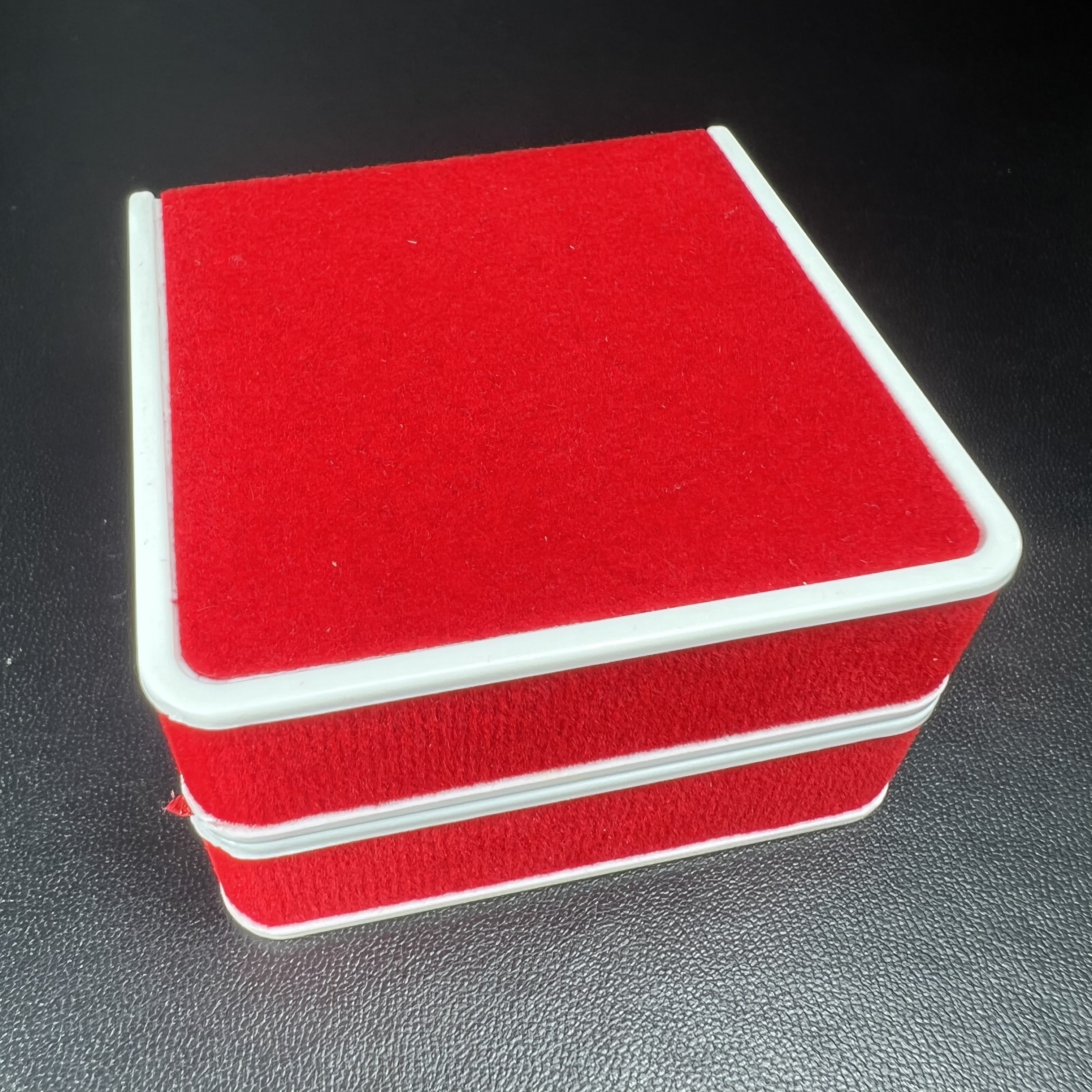 พระพุทธโสธร รุ่นอุดมโชคโภคทรัพย์ ปี 2550 เนื้อทองคำ พิมพ์จิ๋ว วัดโสธรวรารามวรวิหาร จ.ฉะเชิงเทรา (สภาพ สวย ซีนซองเดิม กล่องบบรรจุเดิมครบสมบูรณ์)