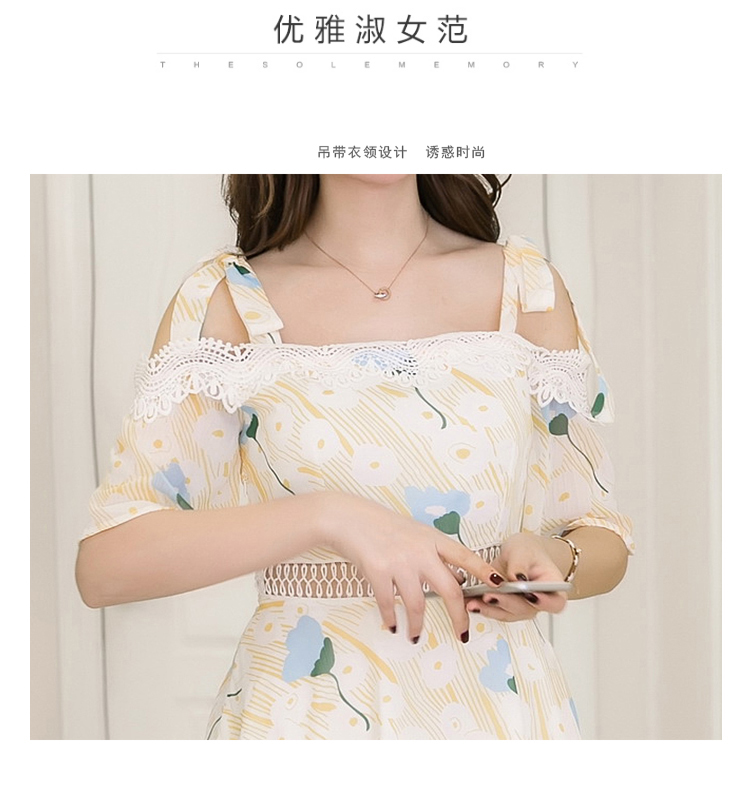 ชุดเดรสสั้นผ้าชีฟองสีเหลืองอ่อนลายดอกไม้สีขาว ฟ้า เปิดไหล่แบบสายผูก กระโปรงทรงเอ สวยสดใส