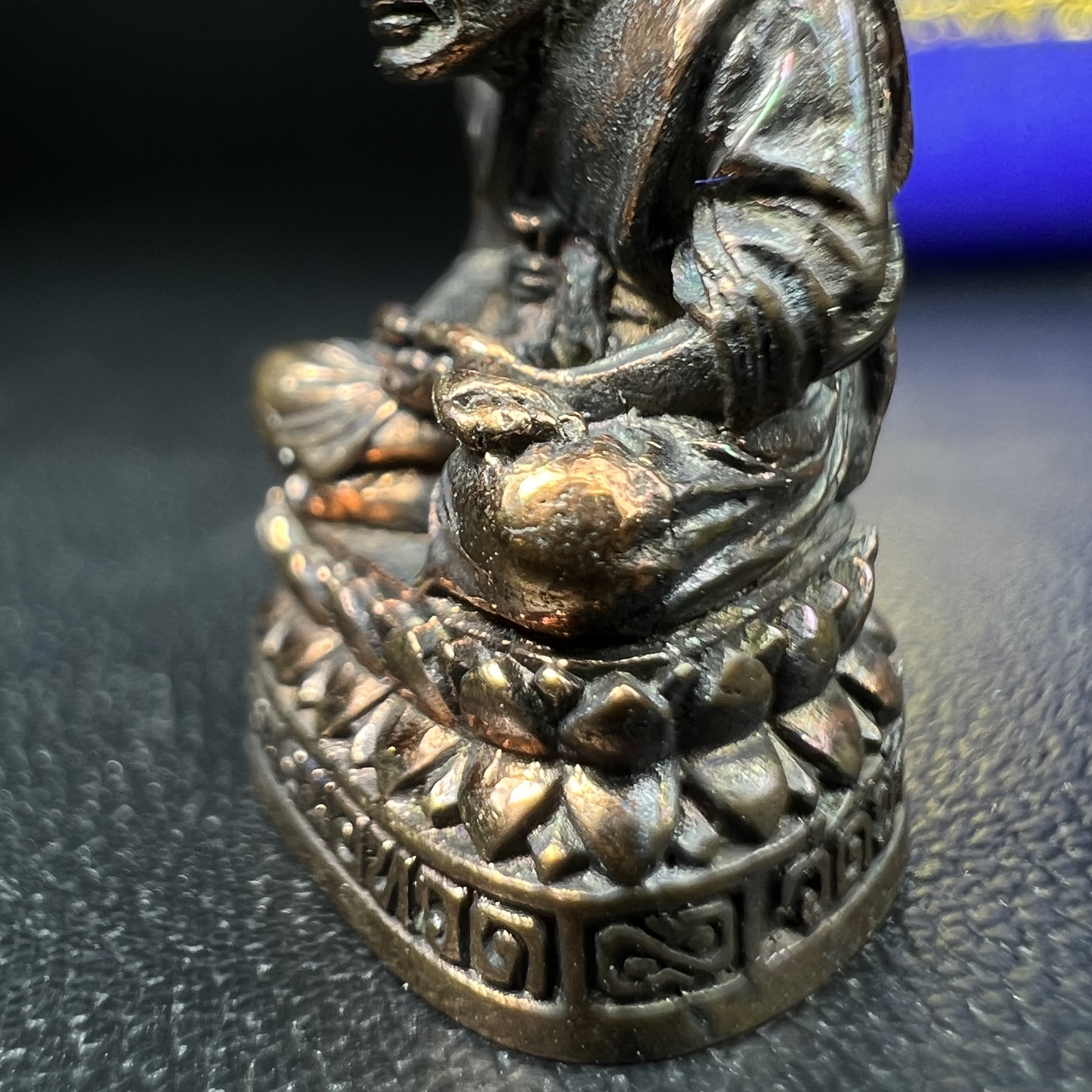 รูปเหมือนหล่อลอยองค์หลวงปู่ทวด รุ่น 111ปี กระทรวงกลาโหม เนื้อนวโลหะรมดำ-ปัดเงา ปี2540 พิธีใหญ่ เข้มขลัง นิยม พร้อมกล่องบรรจุเดิม(คัดสภาพสวยผิวเทพๆผิวรุ้งๆ)ทั้งพิธีทั้งพุทธศิลป์ทรงคุณค่าอีกหนึ่งรุ่นยอดนิยม