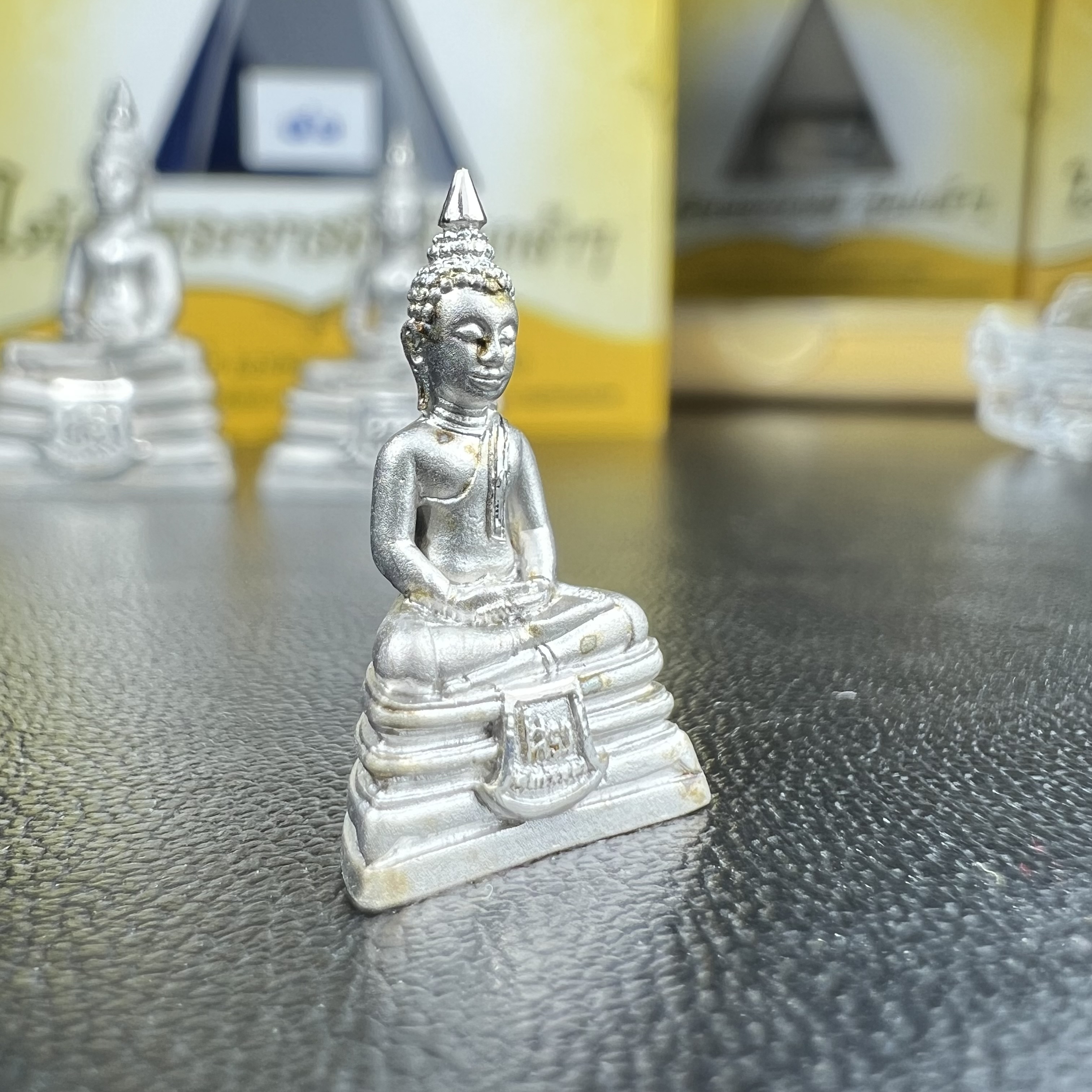 พระพุทธโสธร คุ้มเกล้าฯ ภปร.(ใต้ร่มพระบารมี คุ้มเกล้า) 60ปี รพ.ภูมิพลฯ พ.ศ.2552 เนื้อเงิน ชุบทองคำขาว(ลอยองค์พิมพ์ ใหญ่+กลาง+เล็ก)(1ชุด 3 พิมพ์ ครบทุกแบบที่จัดสร้าง)1 ใน 5000 ชุด ครบชุดหายาก