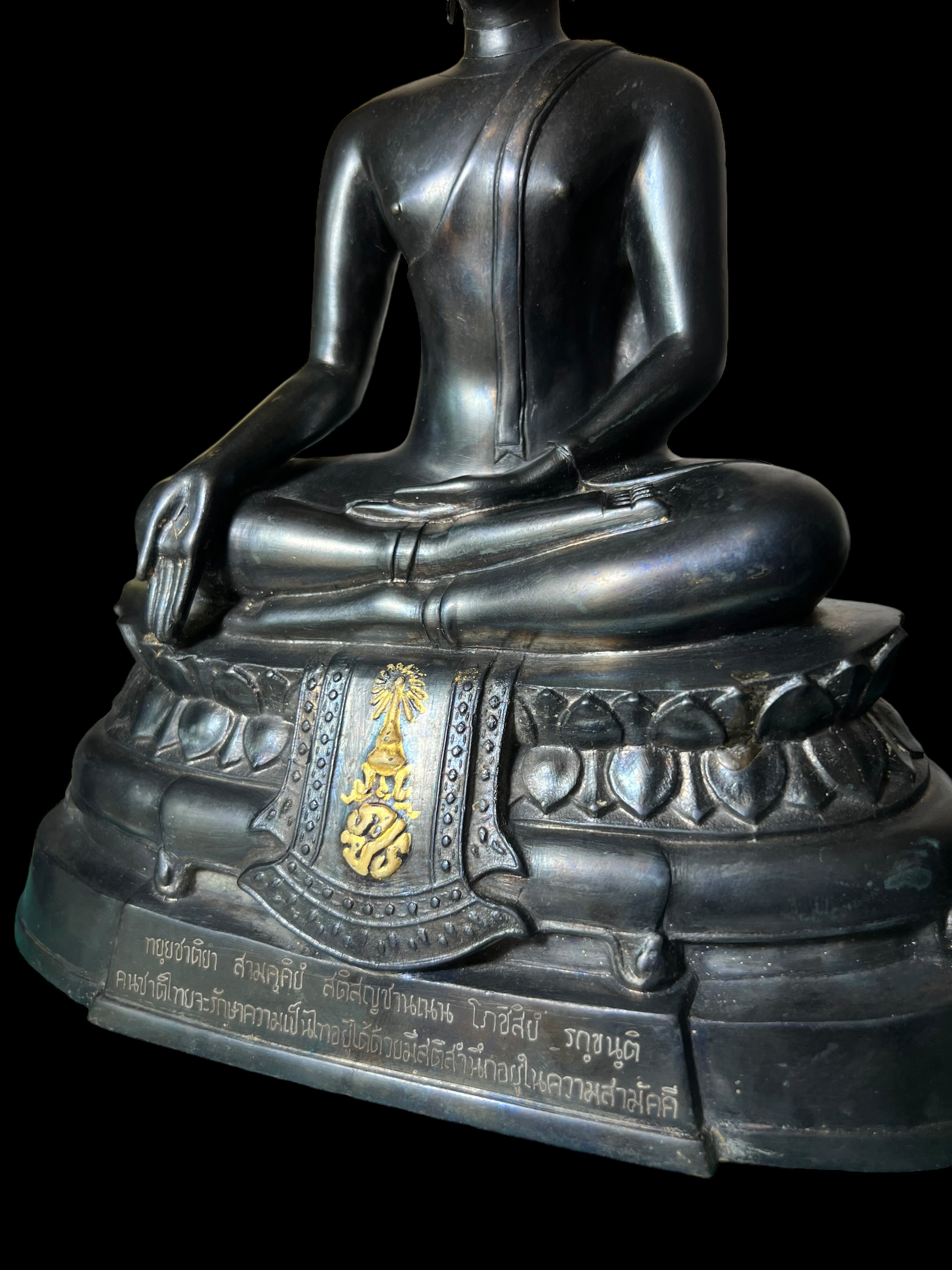 พระพุทธรูปบูชา ภปร. ปี 2508 วัดบวรนิเวศวิหาร บล็อกกษาปณ์(หนังไก่) หน้าตัก5นิ้ว(ที่สุดของพระบูชา ภปร. วัดบวรนิเวศวิหาร)องค์สภาพผิวเดิมสวยมาก ผิวรมดำ ขึ้นรุ้งๆสวยมาก (สภาพแบบนี้หายากแนะนำ)