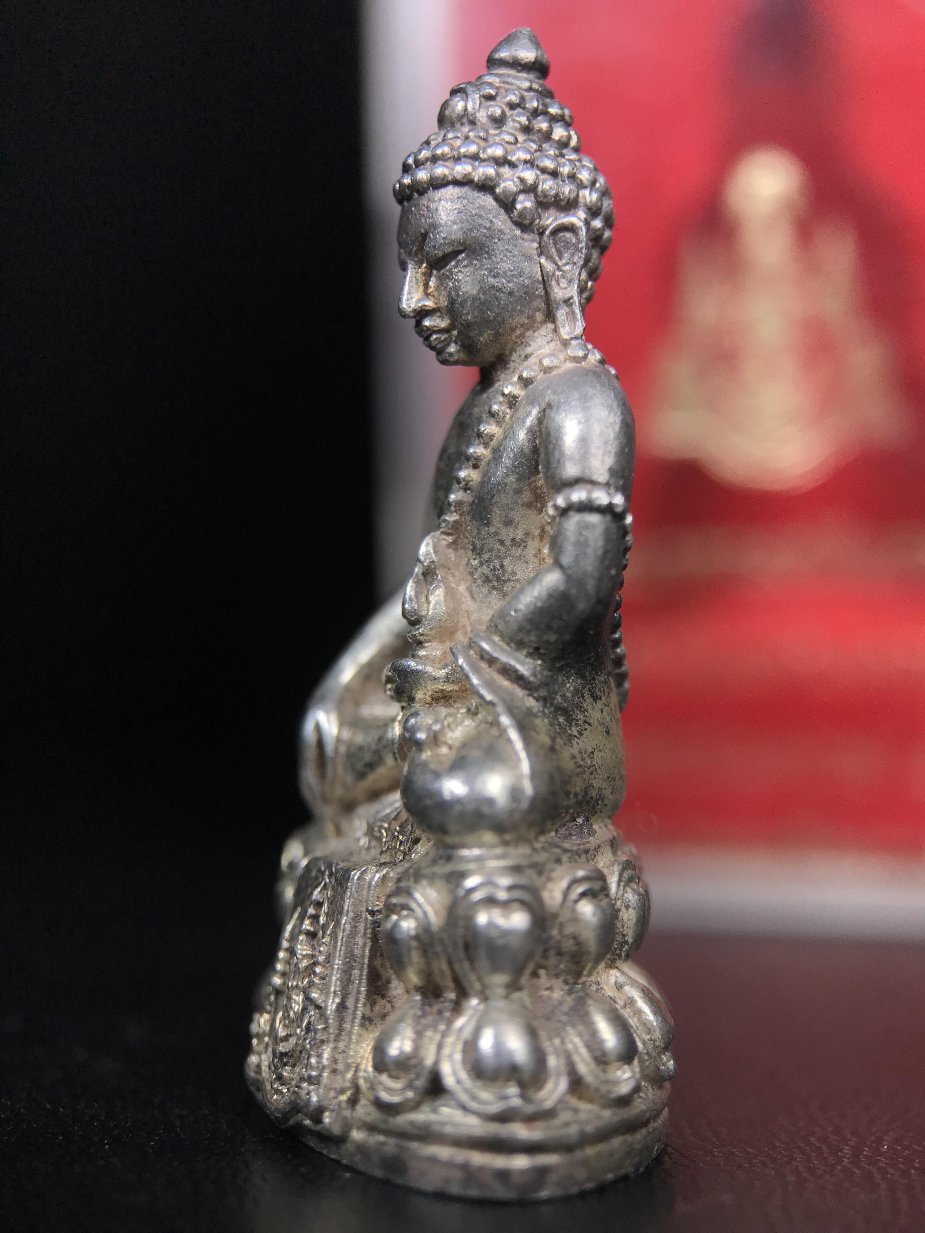 พระกริ่งปรมาภรณ์พุทธปัญญา(พระกริ่งศรีนคร 2) จัดสร้างเนื่องในมหามงคลสมัยเฉลิมพระชมน์พรรษา 5 รอบ องค์พระบาทสมเด็จพระเจ้าอยู่หัวรัชกาลที่9 ปี 2530 เนื้อเงิน (ออกแบบโดยนายช่างเกษม มงคลเจริญ มีพระอาจารย์ไสว วัดราชนัดดา กรุงเทพ เป็นเจ้าพิธีครั้งสุดท้าย)