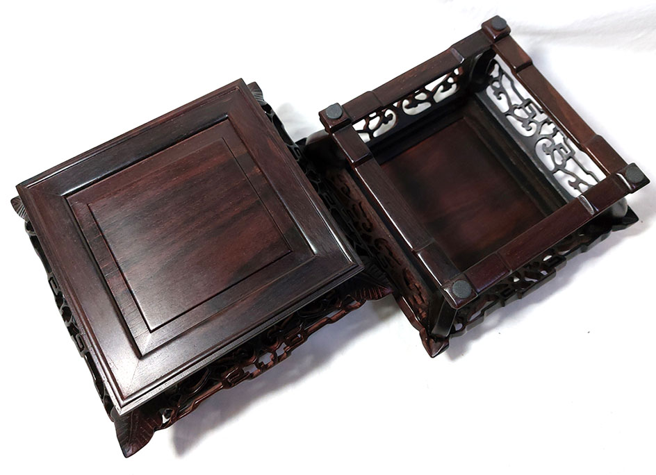 กี๋หรือฐานไม้สไตล์จีน สำหรับวางของตั้งโชว์ ท๊อป11.5cmx11.5cm ตัวละ