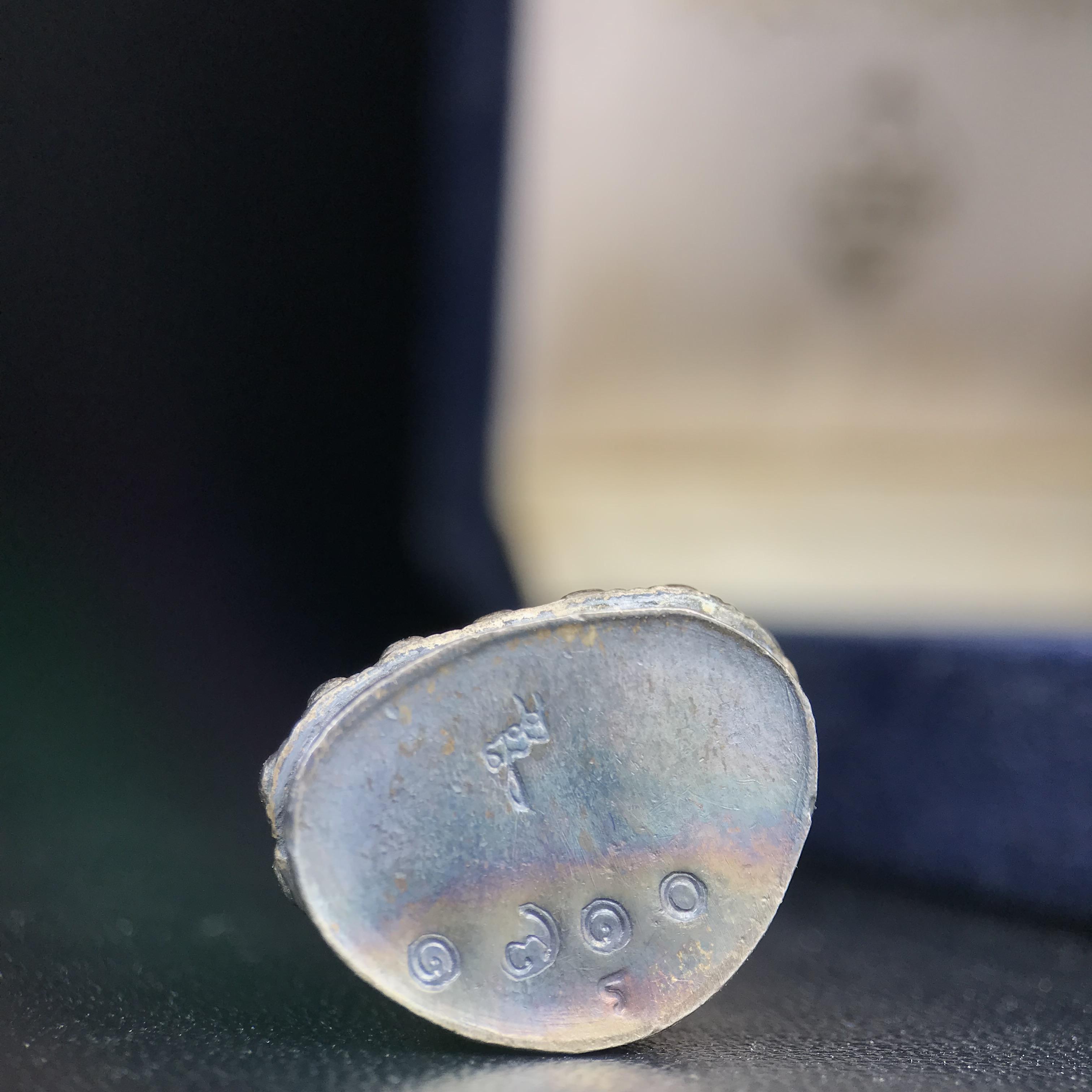 พระกริ่งศาสดา ภปร. วัดบวรนิเวศวิหาร ปี 2532 จัดสร้างในโอกาสสองทศวรรษรามาธิบดี เพื่อศูนย์การแพทย์สิริกิติ์ เนื้อเงิน(ผิวเดิมกลับดำสวยงาม) (พิธีใหญ่ มวลสารมงคล สวยงามเข้มขลัง)สมเด็จพระญาณสังวร สมเด็จพระสังฆราชฯเสด็จเททอง