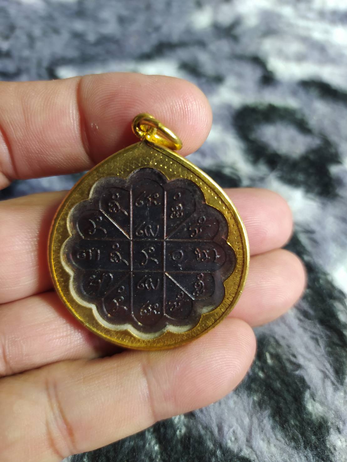 เหรียญรุ่นแรก (รุ่น ๑) หลวงพ่อสุริยันต์ โฆสปัญโญ 2552 วัดป่าวังน้ำเย็น จ.มหาสารคาม