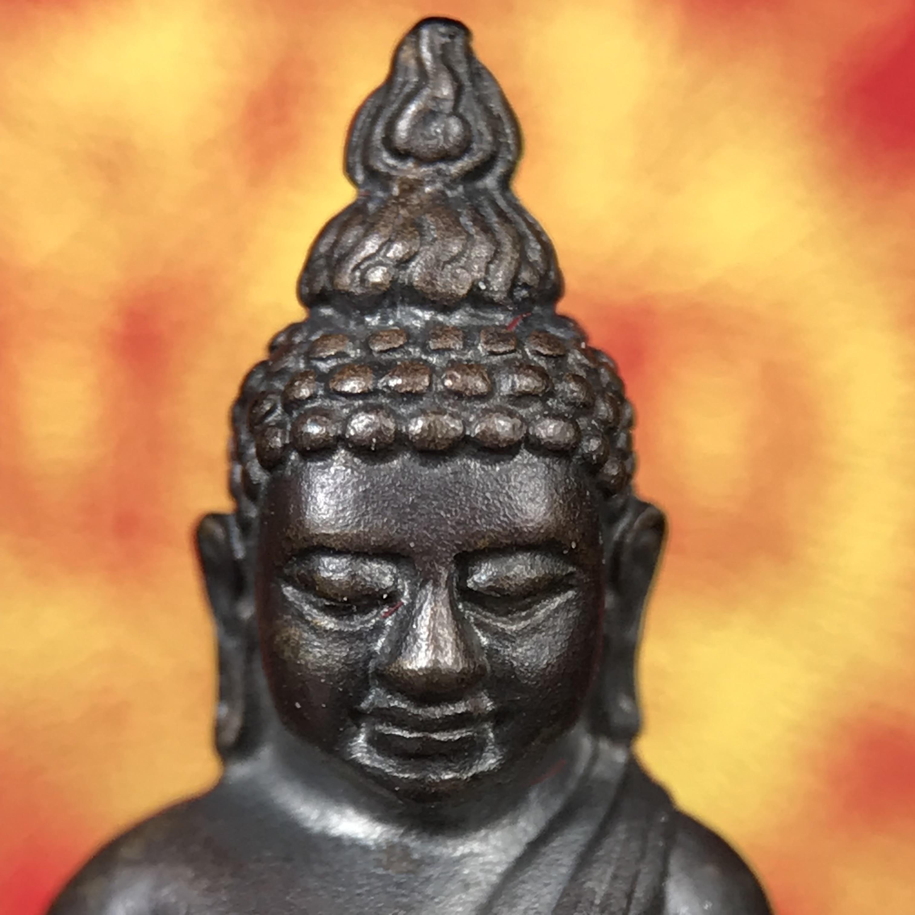 พระกริ่งไพรีพินาศ บรรจุเหล็กไหล ครั้งแรกและครั้งเดียวในประวัติศาสตร์ เฉลิมพระเกียรติ พระบาทสมเด็จพระเจ้าอยู่หัวรัชกาลที่9 พระชนมพรรษา 6 รอบ ปี2542 เนื้อนวโลหะผสมทองคำ(บรรจุเหล็กไหล)ดีนอก-ดีใน พิธีใหญ่ มวลสารเด่น (หายาก)