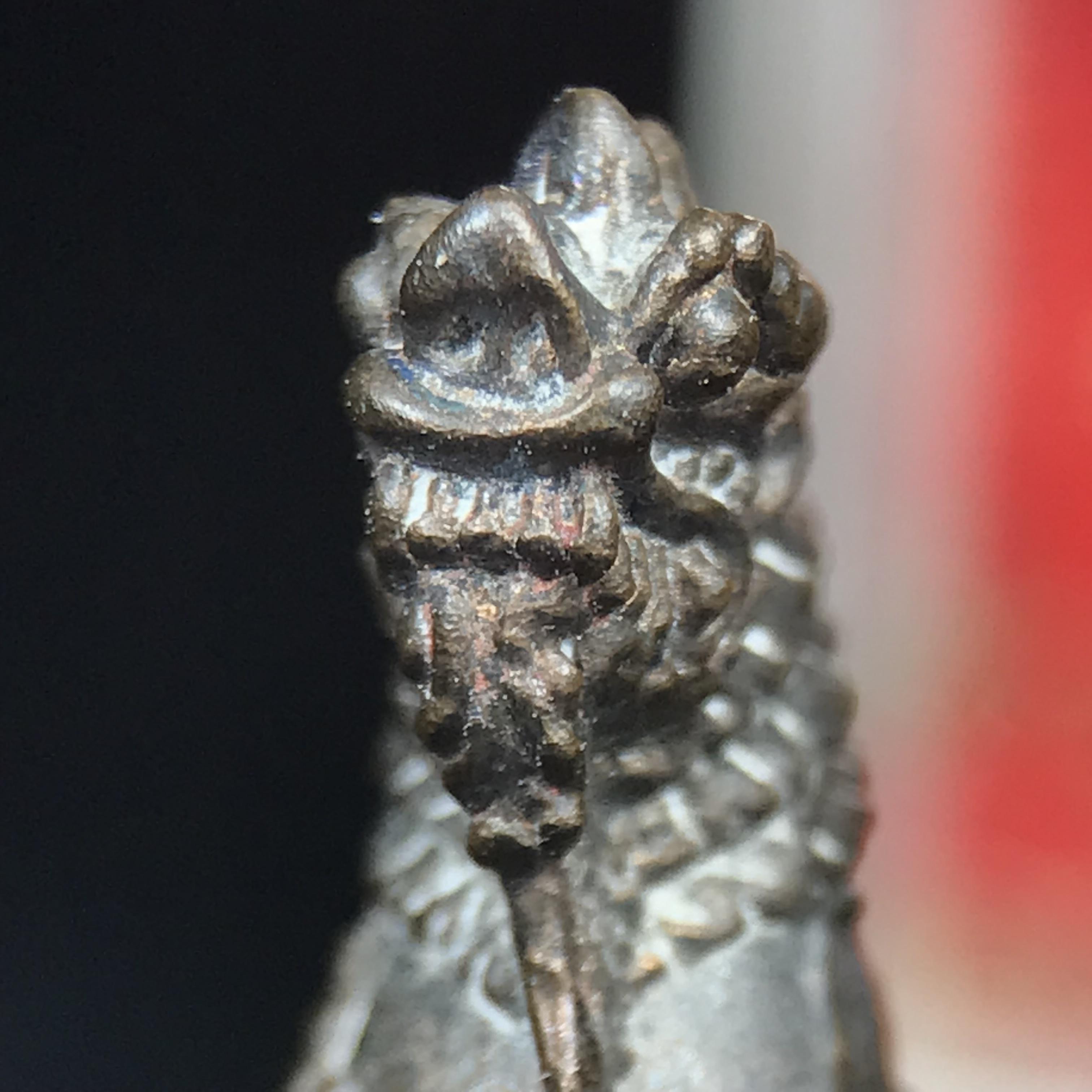 สิงห์เจ้าพ่อดำ วัดบุพพาราม จ.เชียงใหม่ ปี 2518 เนื้อนวโลหะ(ตอก 2 โค๊ต)หายาก(สภาพผิวเดิมสวยเดิมกล่องครบ) สิงห์รุ่นนี้มีพิธีดีมีเกจิอาจารย์ที่ร่วมปลุกเสกมากมาย****เครื่องราง ที่พระบาทสมเด็จพระเจ้าอยุ่รัชกาลที่ ๙ ทรงเสด็จฯประกอบพิธีด้วยพระองค์เอง