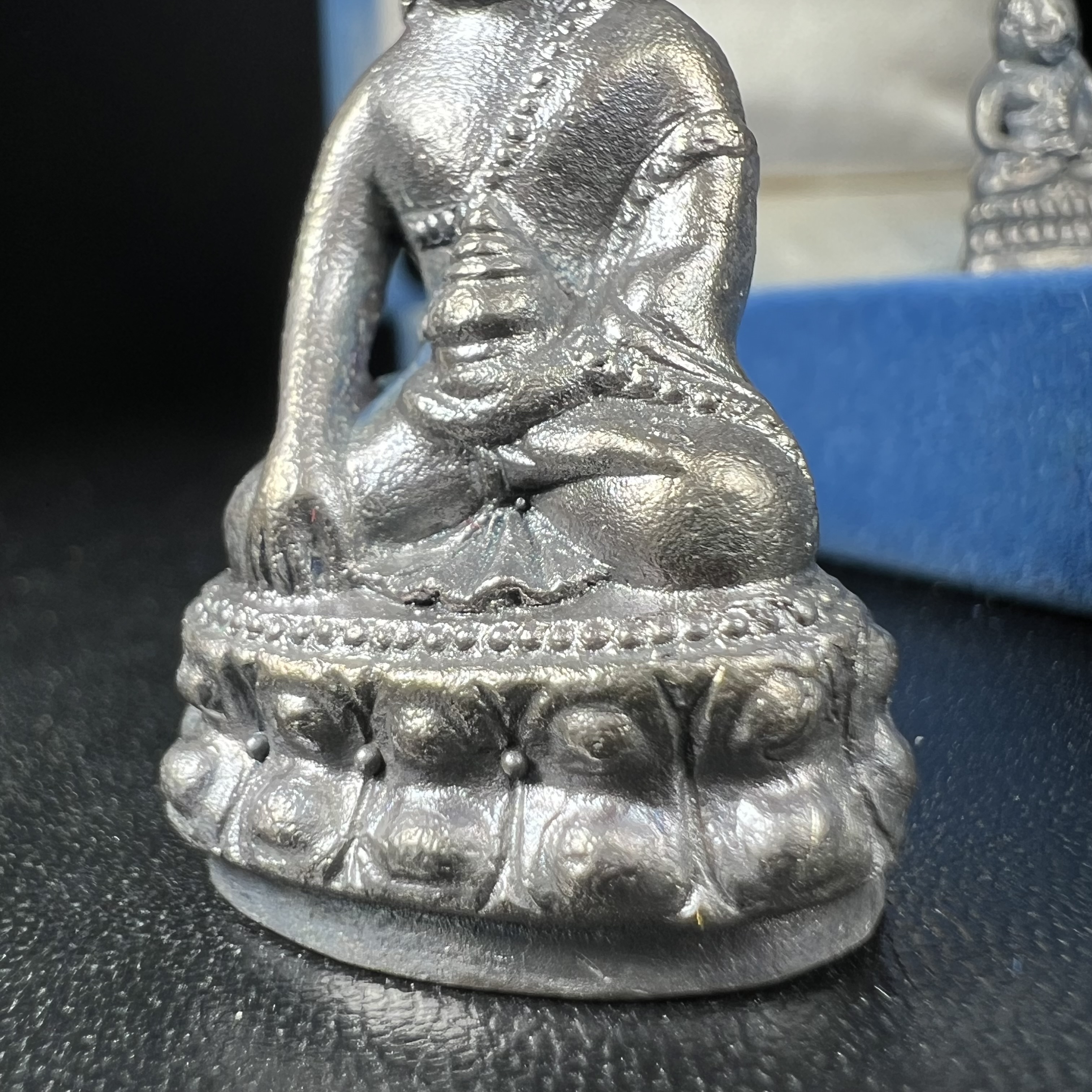 พระกริ่ง-พระชัยวัฒน์ สว. 90 พรรษาสมเด็จย่า ปี2533 เนื้อนวโลหะ(ผสมทองคำเยอะมากรุ่นนี้)(ในหลวงรัชกาลที่9เสด็จในพิธี)(หล่อแบบโบราณอุดมวลสาร 108 แบบฉบับพระกริ่งใหญ่สายวัดสุทัศน์ พระสังฆราช(แพ))(1 ใน 3000 ชุด) หายาก