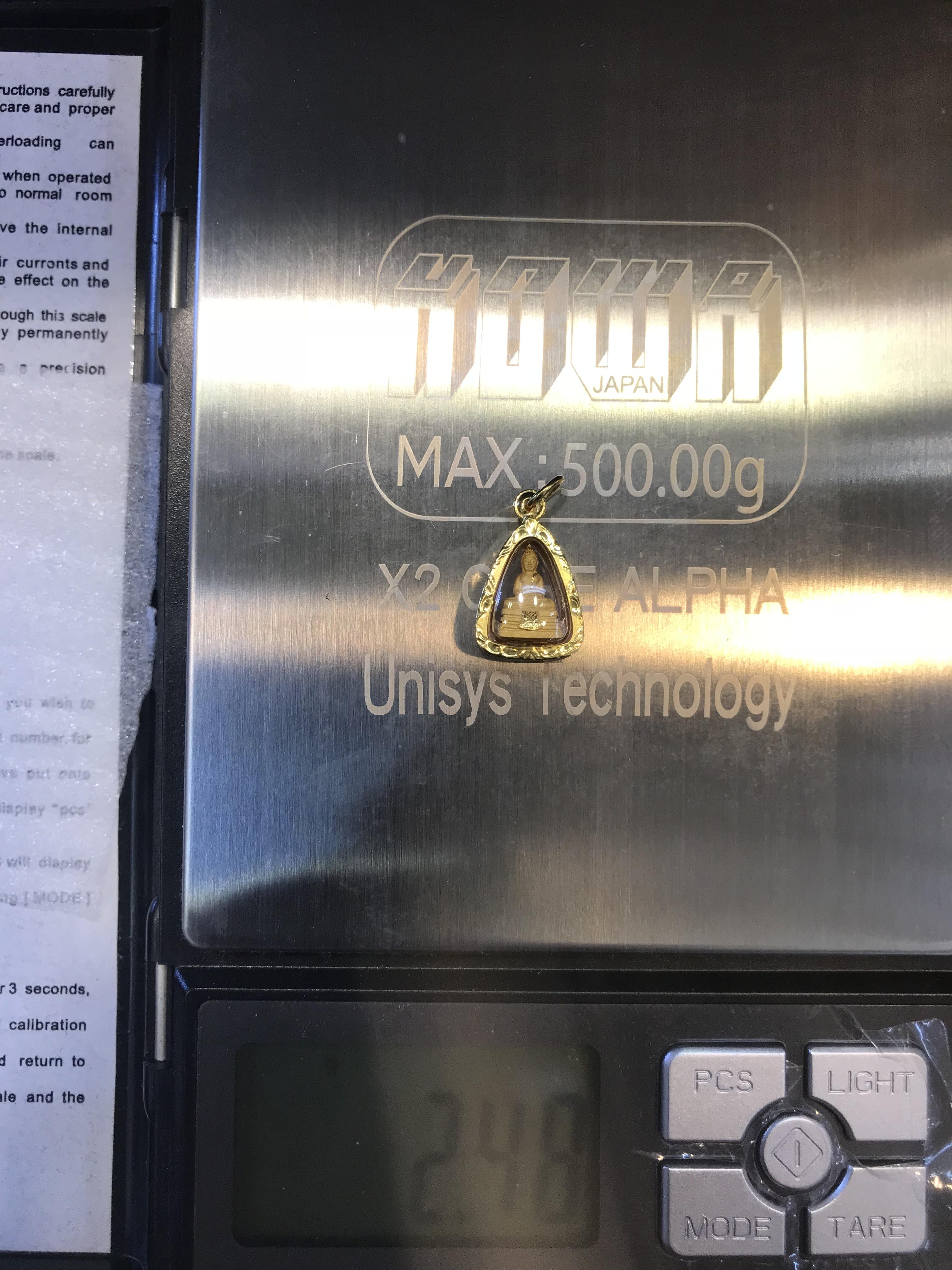 หลวงพ่อโสธร รุ่นดวงชะตาคู่ชีวิต ปี2547 วัดโสธรวรารามวรวิหาร พิมพ์รูปหล่อจิ๋ว เนื้อทองคำ มาพร้อมเลี่ยมกรอบทองคำแท้ อย่างดี พร้อมกล่องเดิมจากทางวัด