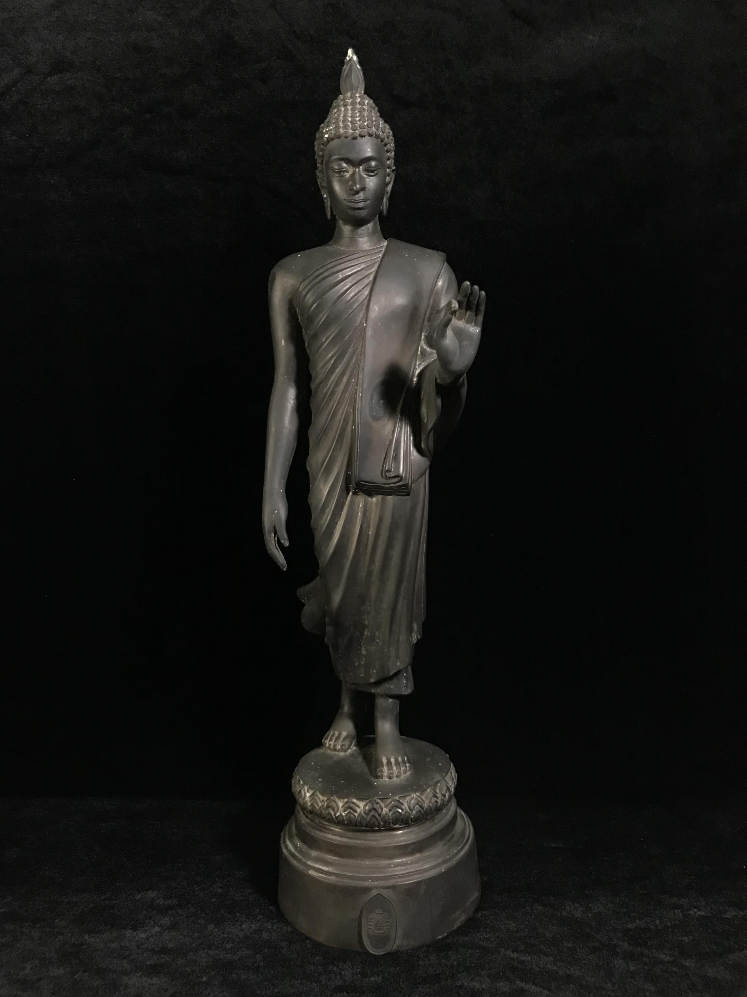 พระบูชา 25พุทธศตวรรษ พระศรีศากยะทศพลญาณ ประธานพุทธมณฑลสุทรรศน์ ปี 2531 ตราสัญลักษณ์พระราชพิธีรัชมังคลาภิเษก ปี 2531 หมายเลข (๑๕)๕๘๓ ขนาดความสูง 15 นิ้ว รวมฐานสูง 18 นิ้ว(นิยมหายาก)