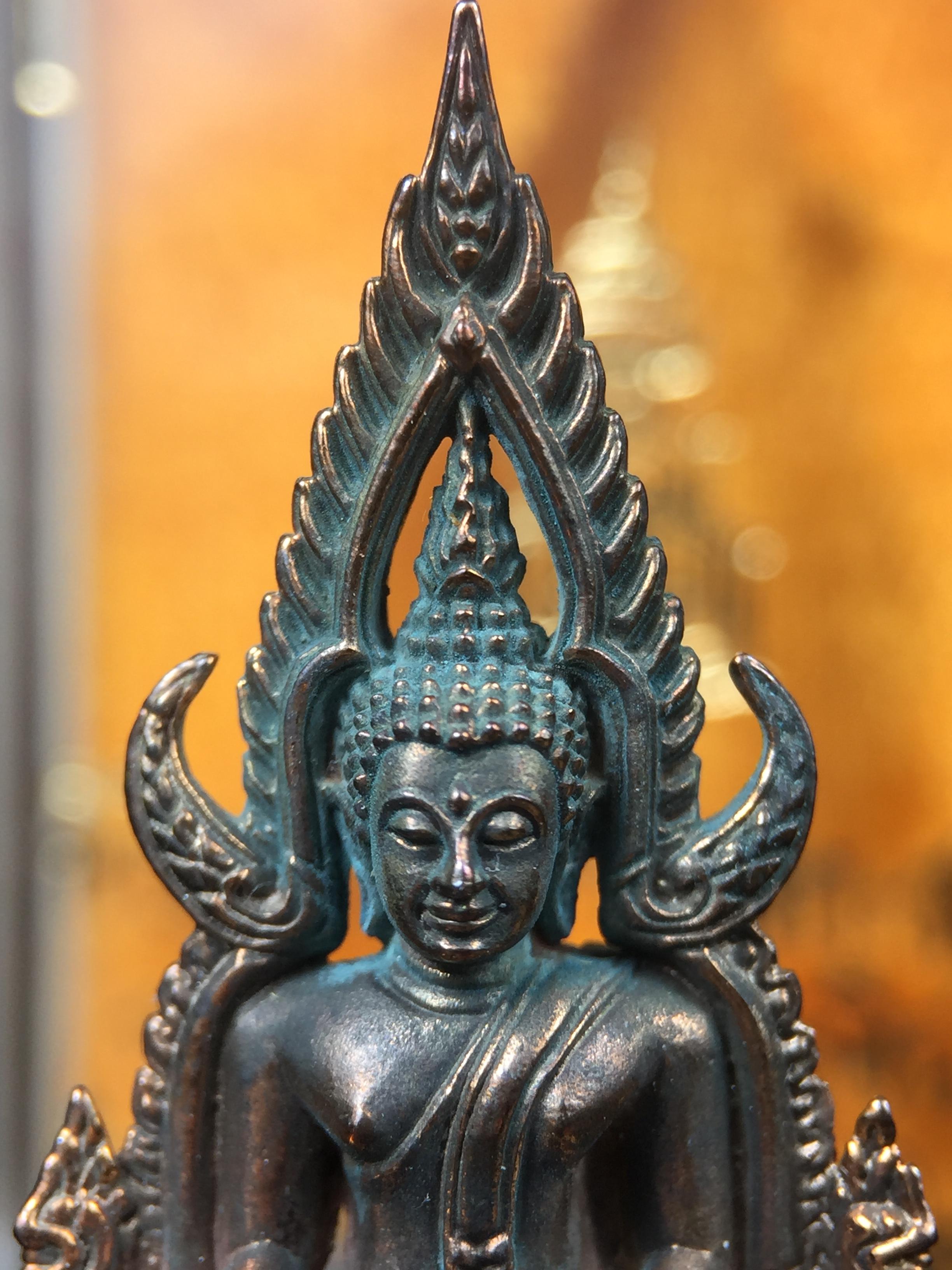 พระพุทธชินราช ญสส. วัดพระศรีมหาธาตุ จ.พิษณุโลก ปี2543 กริ่งชินราชเนื้อนวโลหะเต็มสูตร (ผสมทองคำ 2 บาท ต่อน้ำหนักเนื้อ 1 กิโลกรัม) พิธีใหญ่ รุ่นแรกและรุ่นเดียวที่ หลวงปู่หมุน ฐิตสีโล วัดบ้านจาน มาร่วมปลุกเสก(องค์หมายเลข 505 เลขสวย)(1 ใน 2543 องค์)นิยม