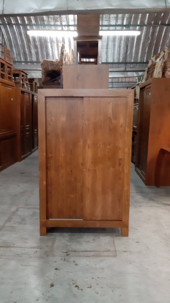 ตู้เสื้อผ้าเล็ก บานเลื่อน มีขา 55x100สูง 160 ซม.