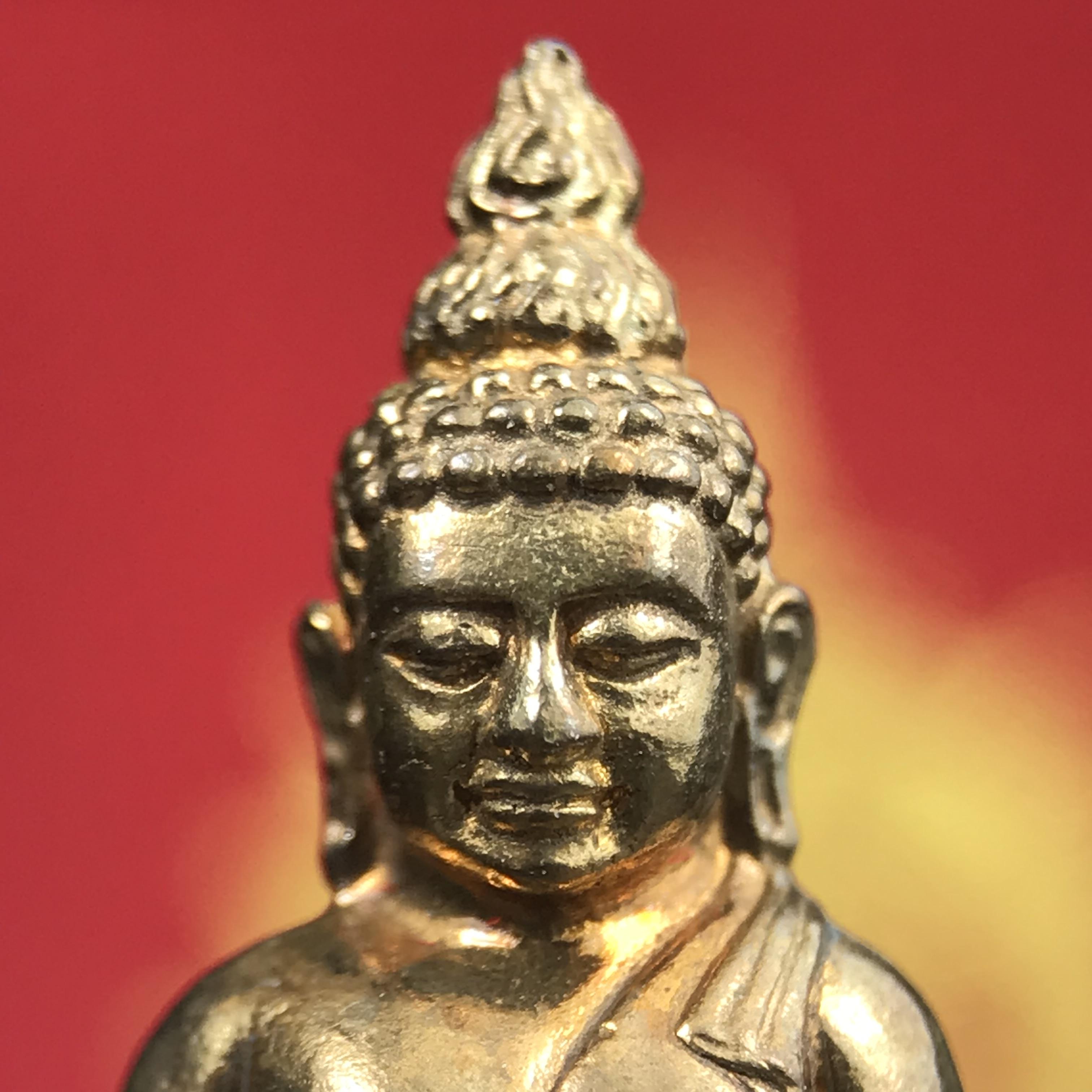 พระกริ่งไพรีพินาศ บรรจุเหล็กไหล ครั้งแรกและครั้งเดียวในประวัติศาสตร์ เฉลิมพระเกียรติ พระบาทสมเด็จพระเจ้าอยู่หัวรัชกาลที่9 พระชนมพรรษา 6 รอบ ปี2542 เนื้อสัมฤทธิ์(บรรจุเหล็กไหล)ดีนอก-ดีใน พิธีใหญ่ มวลสารเด่น(พิเศษกรรมการ ตอก 2 โค๊ต หมายเลข ๑๕๙๓)หายาก