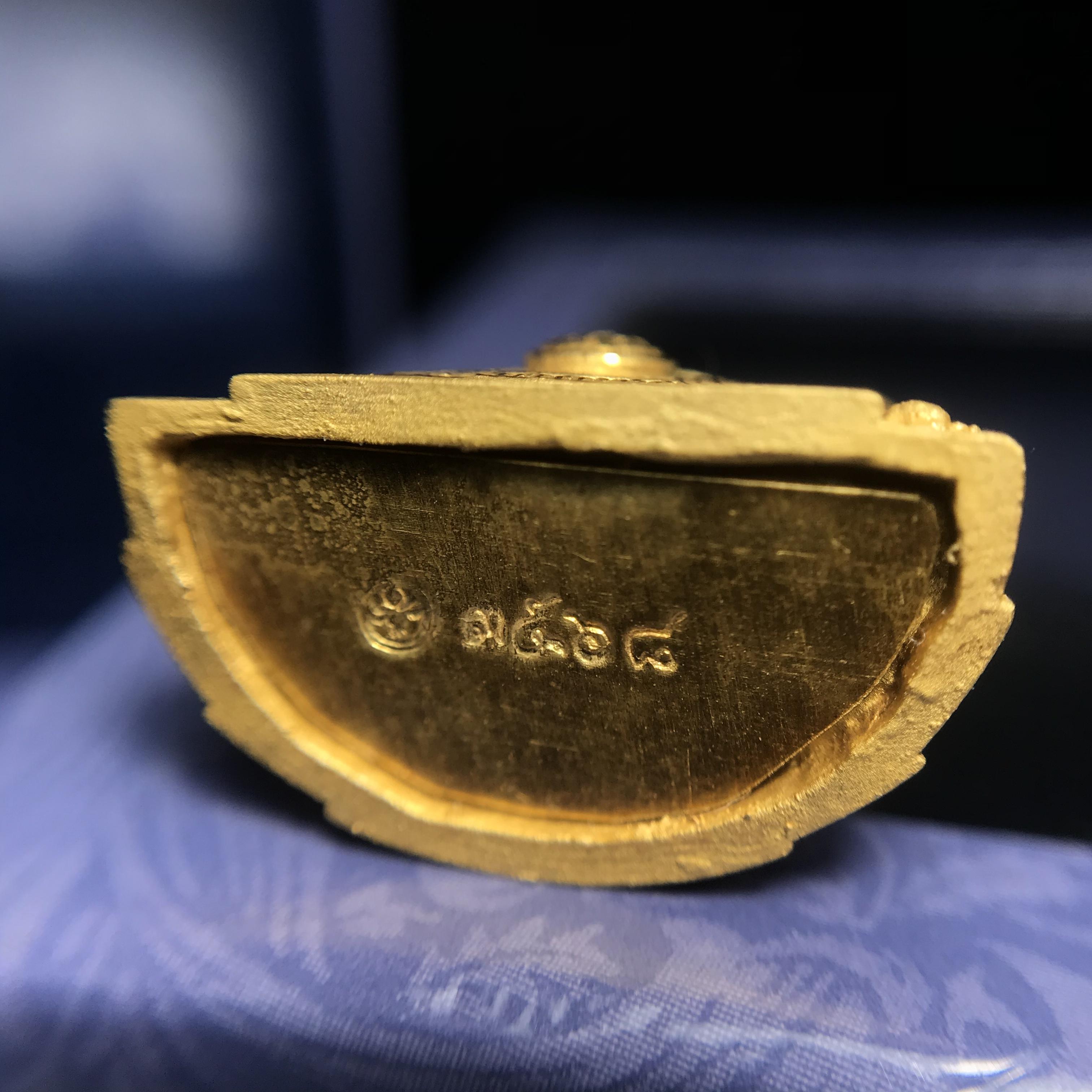 พระแก้วมรกต ภปร. ปี2547 จัดสร้างโดย รพ.ภูมิพลฯ ลอยองค์ หน้าตัก 1/2 นิ้ว เนื้อเรซิ่นหุ้มทองคำ99.99%