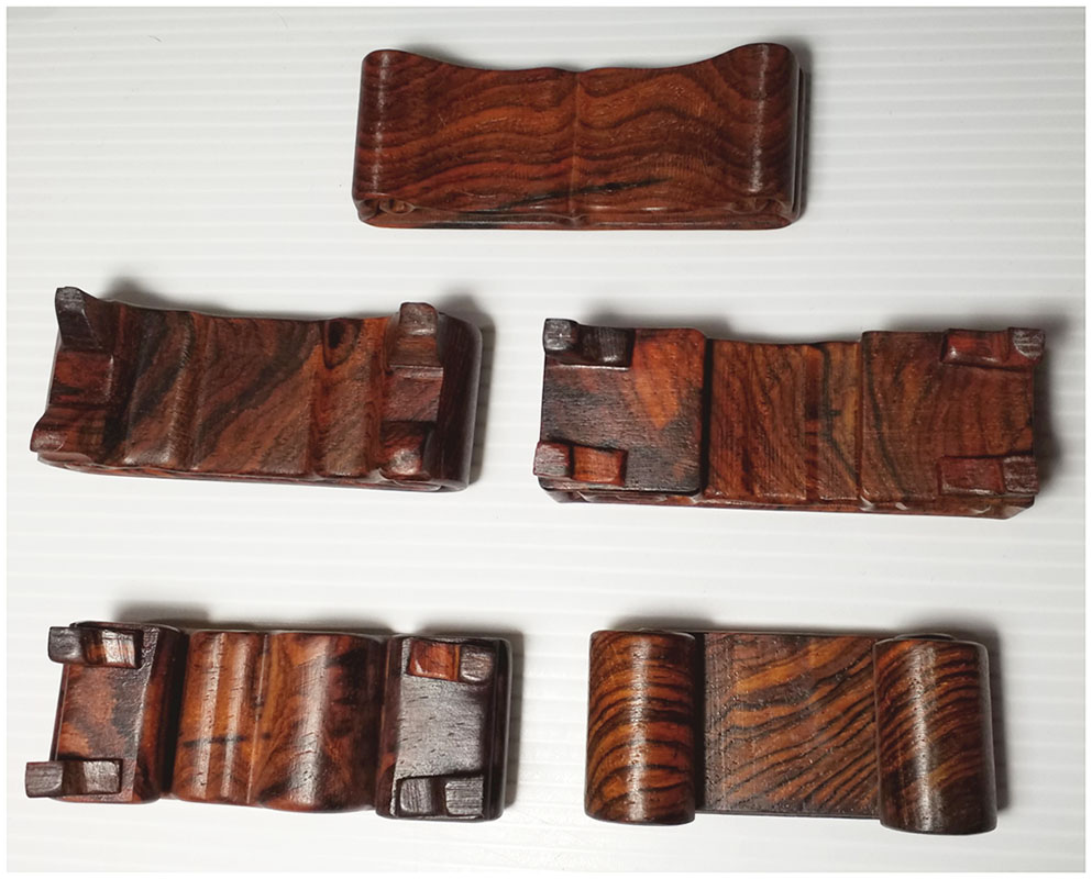 กี๋หรือฐานไม้ ขนาดเล็กๆ อันละ