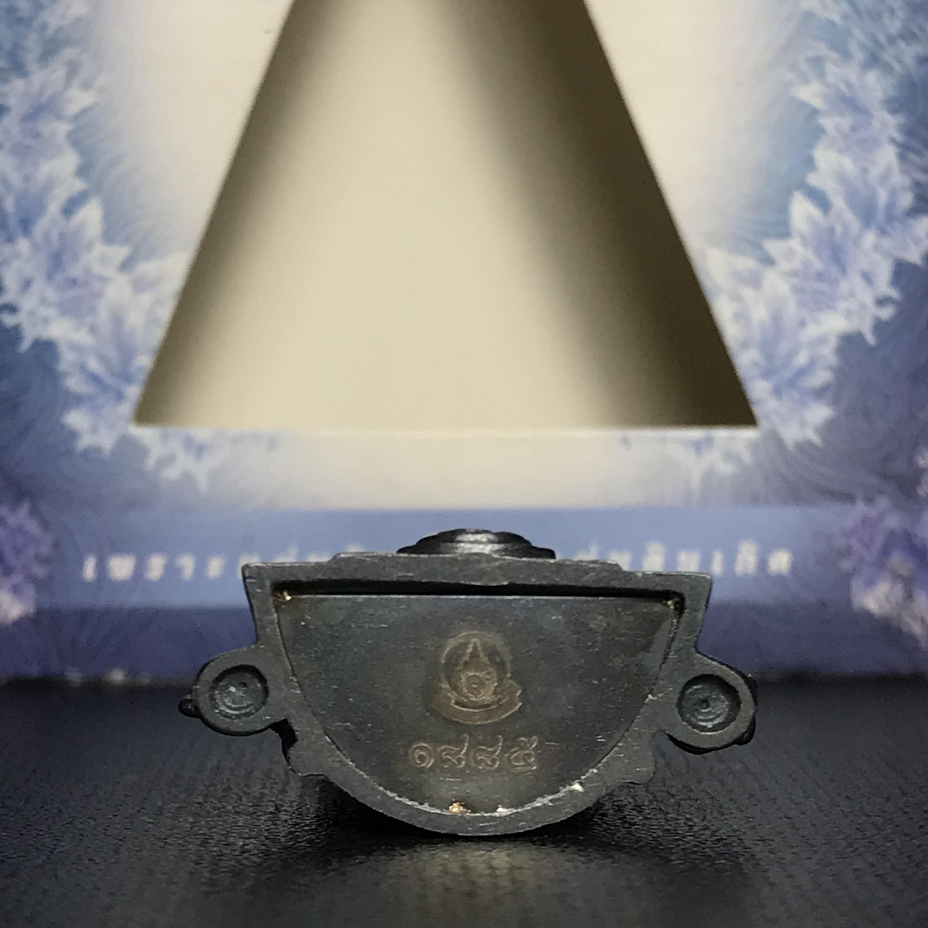 พระพุทธชินราช ภปร. โครงการ เพราะแผ่นดินนี้คือแผ่นดินเกิด เนื้อเงินชุบทองคำซุ้มรมดำ ปี2551 ขนาดหน้าตัก1/2นิ้ว (สวยงามหายาก)1ใน5000องค์