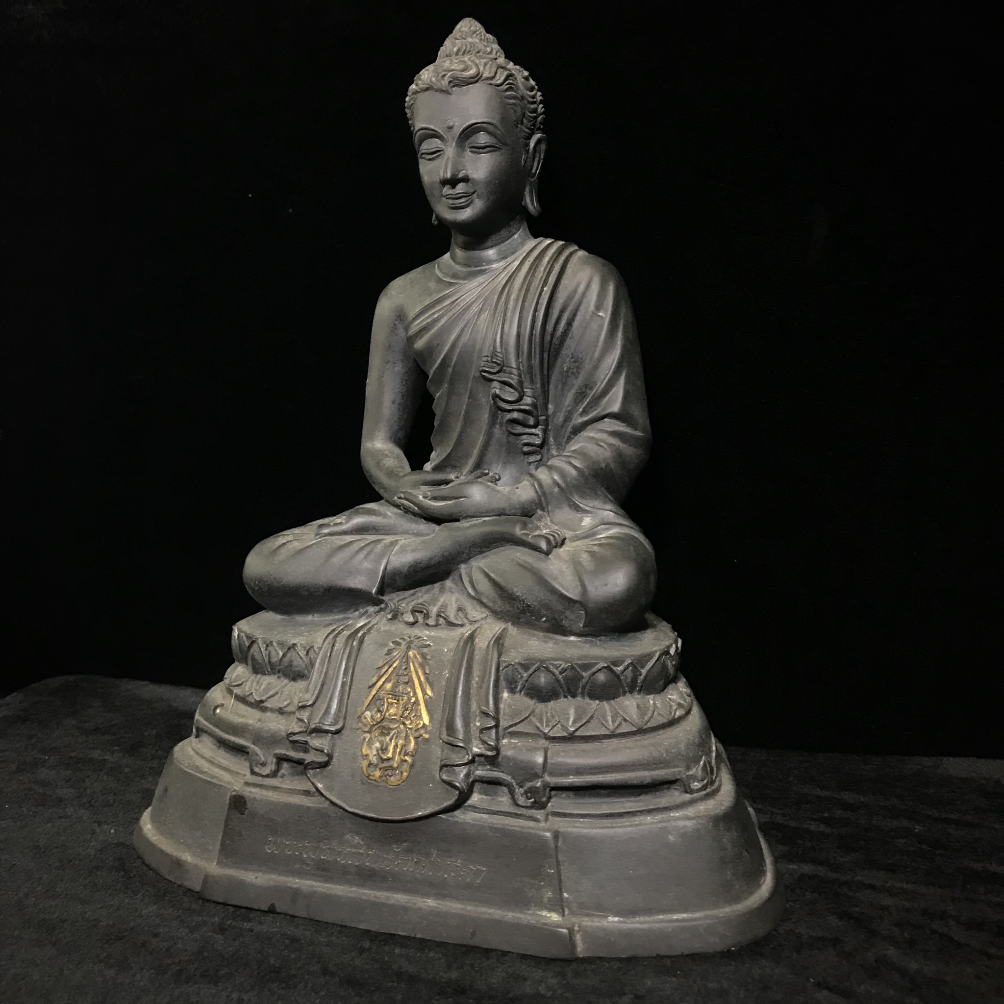 พระพุทธสิทธัตถศาสดา 100 ปี กรมบัญชีกลาง พ.ศ.2533(รุ่นแรก) เนื้อโลหะสำริด รมมันปู หน้าตัก 5.9 นิ้ว (พิธีใหญ่ ศิลป์สวย หายาก)(พระราชทานเม็ดพระธาตุ บรรจุมวลสารใต้ฐานองค์พระ)