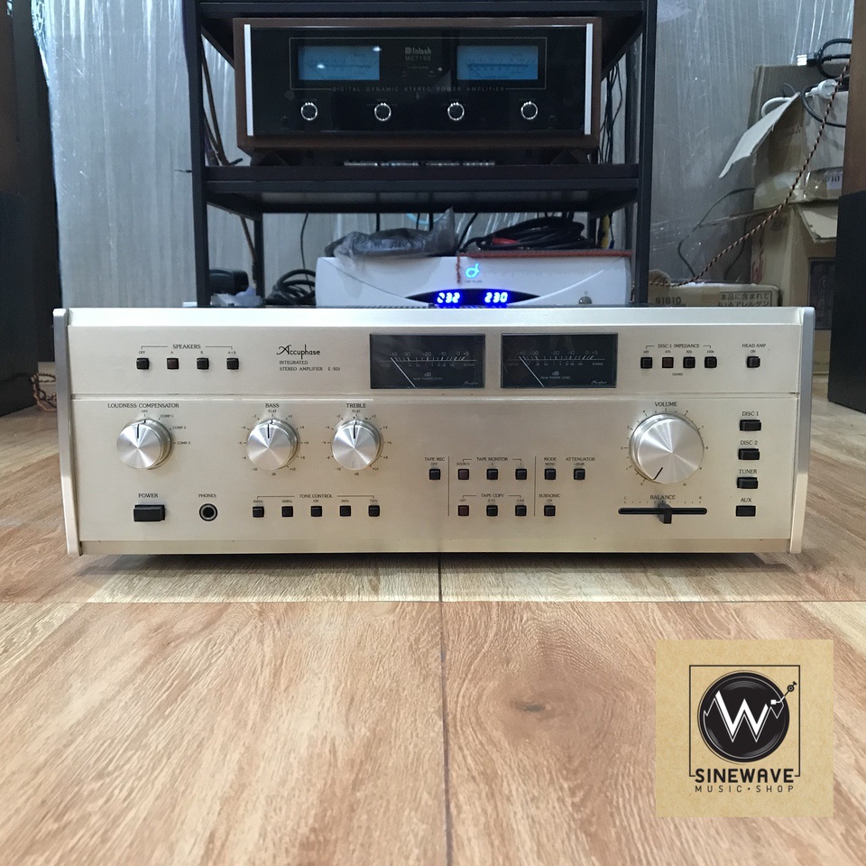 Integrated Amp ยี่ห้อ Accuphase รุ่น E-303 (Made in Japan) ไฟ 220Volts