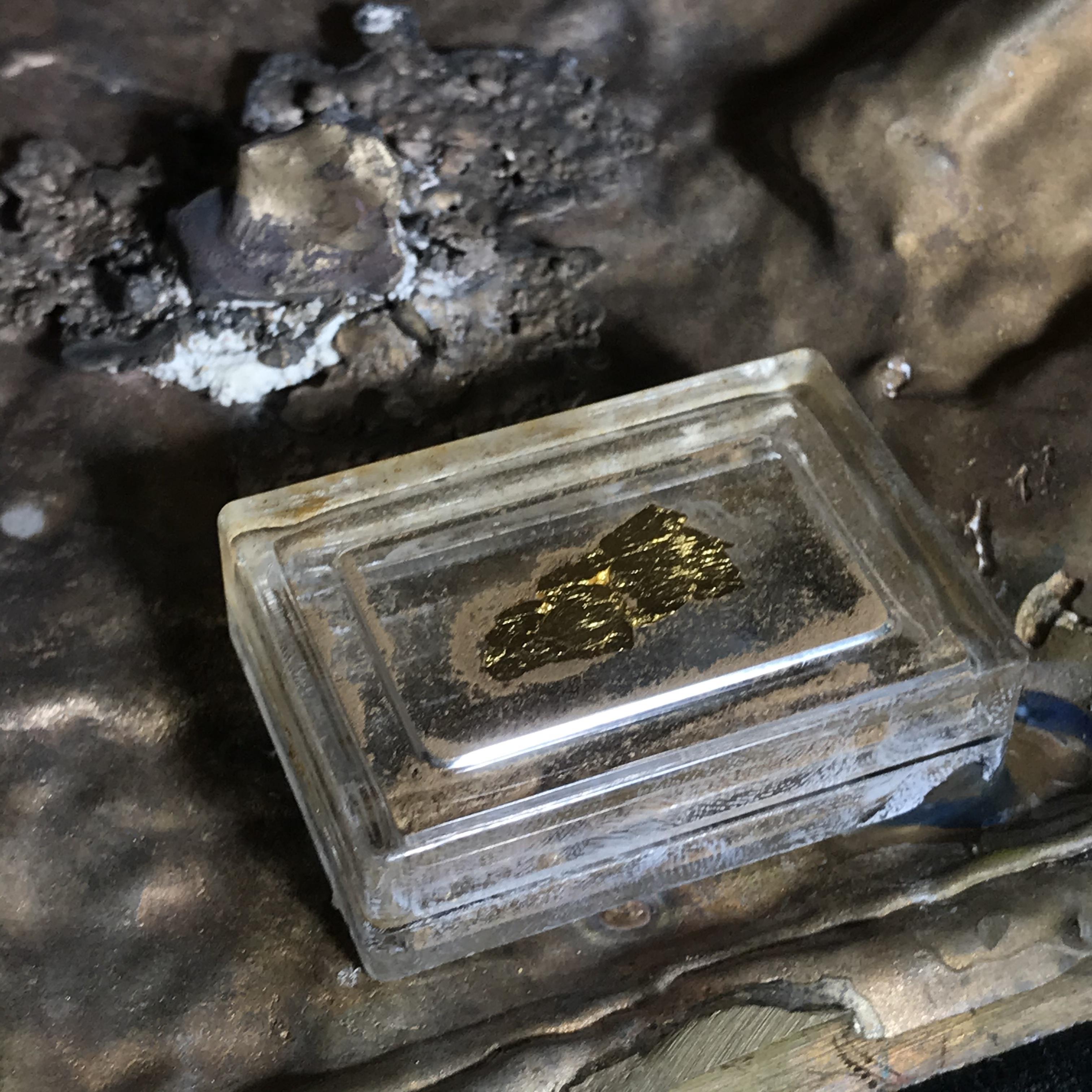 พระพุทธโสธร ทองประทาน คุ้มเกล้าฯ ปวงประชา ภปร.(ใต้ร่มพระบารมี คุ้มเกล้า) 60ปี โรงพยาบาลภูมิพลฯ พ.ศ.2552 เนื้อโลหะบรอนซ์ ลงรักปิดทอง(ขนาดบูชาหน้าตัก 9 นิ้ว)บรรจุมวลสาร“ทองคำศักดิ์สิทธิ์”ที่ปิดองค์หลวงพ่อมากว่า 100 ปี ตอกโค๊ดหมายเลข ๑๕๘(1 ใน 2000 องค์)หายาก