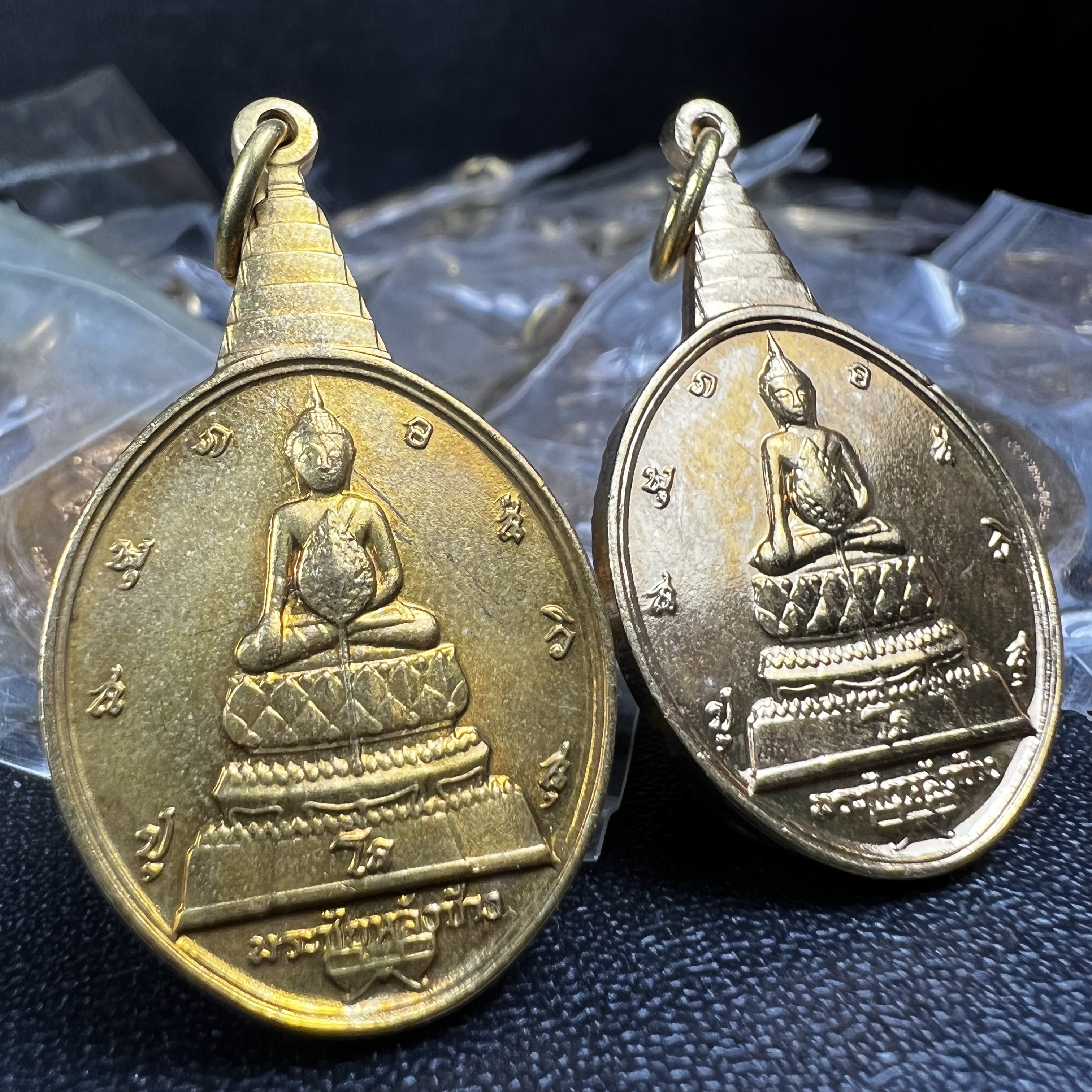 เหรียญพระชัยหลังช้าง ภปร. ปี 2530 + เหรียญพระชัยหลังช้าง สก. ปี 2535 (รวม2เหรียญ 1 คู่)คัดสภาพสวยซีนซองเดิม(พิธีใหญ่ นิยม)