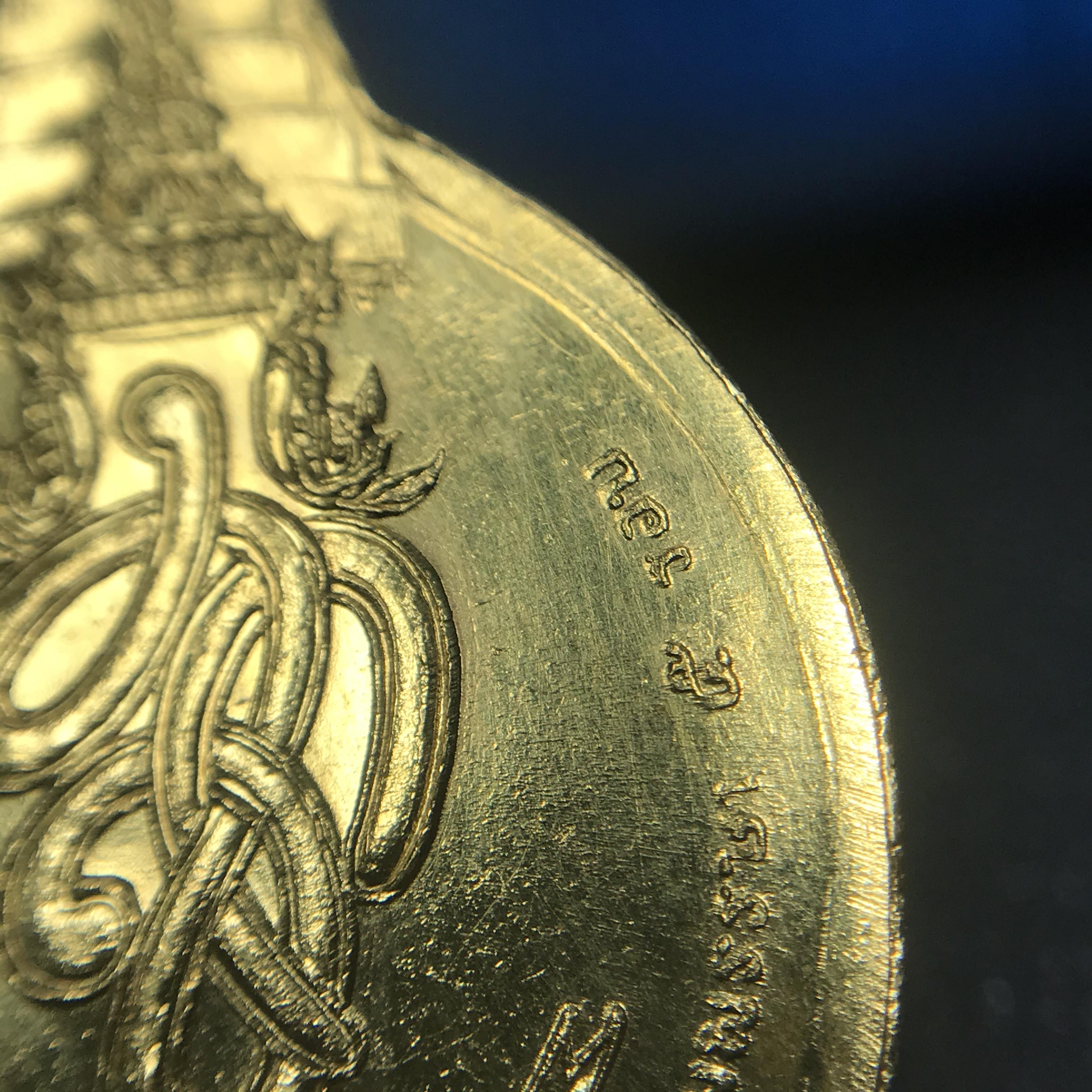 เหรียญพระชัยหลังช้าง สก. ปี2535 เนื้อทองคำ 15กรัม(หนักหนึ่งบาท) พิธีใหญ่ นิยม สภาพสวย กล่องบรรจุเดิมครบ หายากมาก