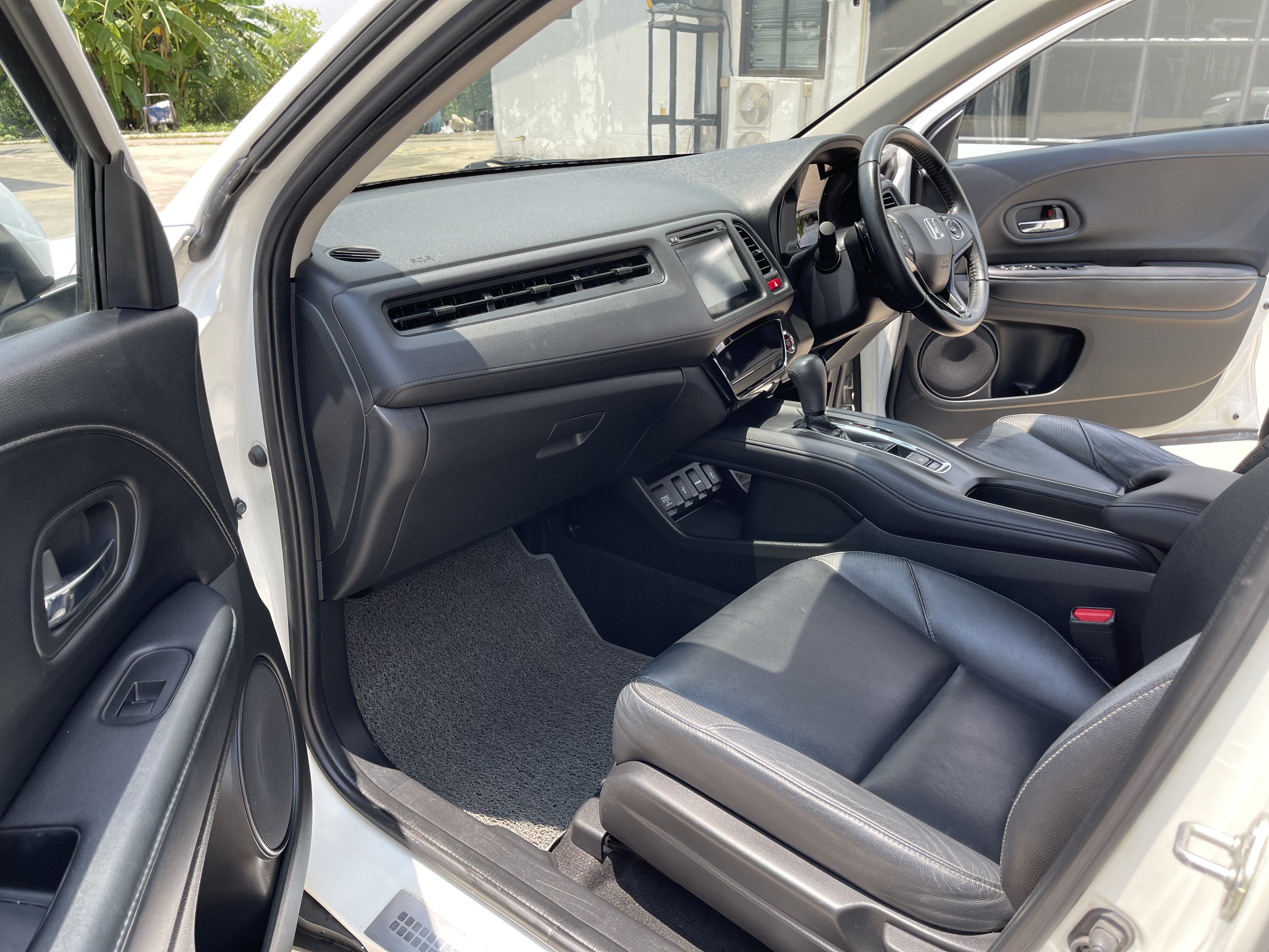 Honda Hrv 1.8 E At 2015 ขาวมุก