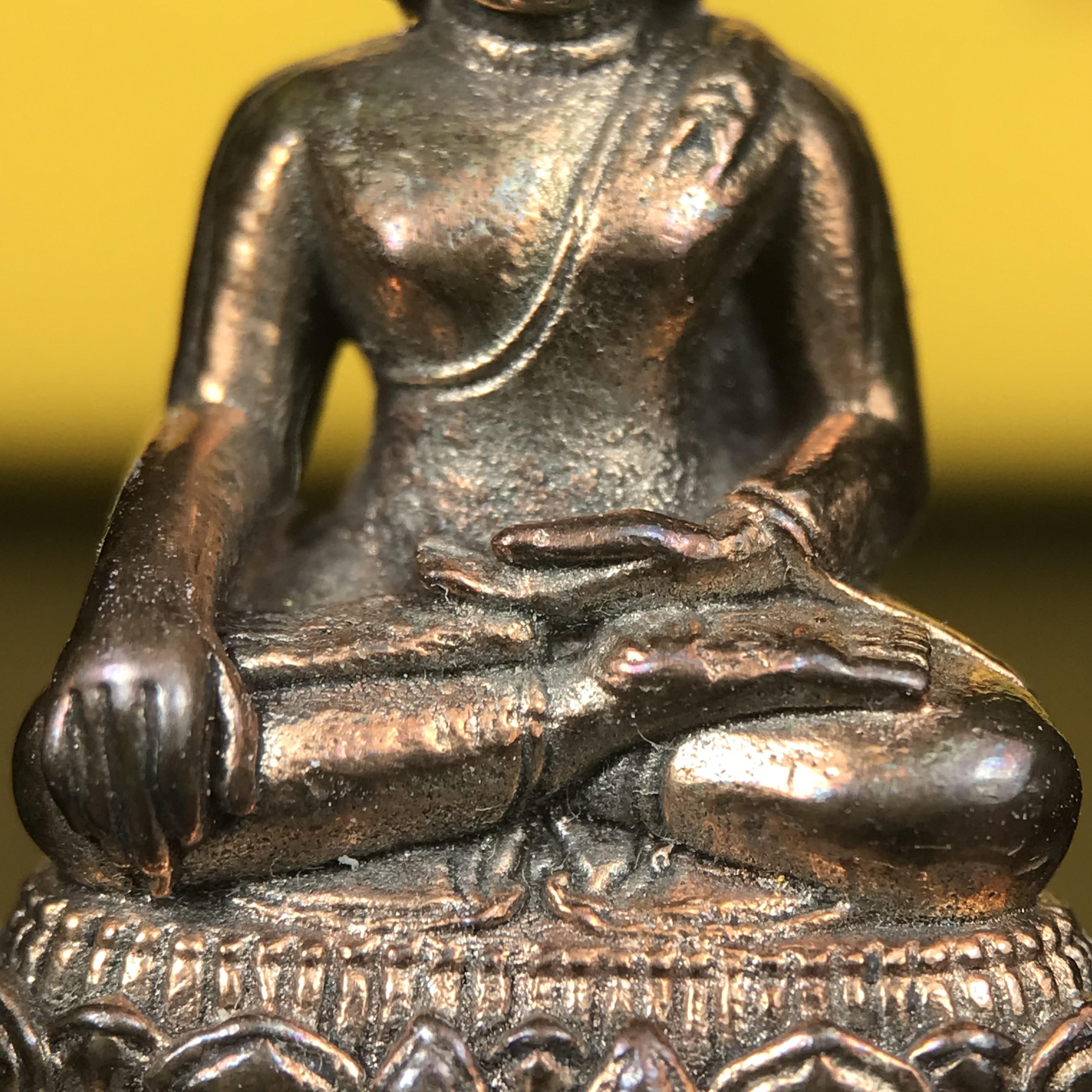 พระกริ่งพระพุทธนรสีห์ จปร.+ภปร. ครบรอบ 100 ปี ธนาคารไทยพาณิชย์ ปี 2550 พระกริ่งเนื้อนวโลหะพิเศษ(หล่อในพิธีเททอง)(หายาก)(พุทธศิลป์งดงาม)ด้านหน้าฐานประดับด้วยตราสัญลักษณ์ "จปร" และ "ภปร" (องค์เทหล่อในพิธีสร้างน้อย หายากมาก)1 ใน 1000 องค์