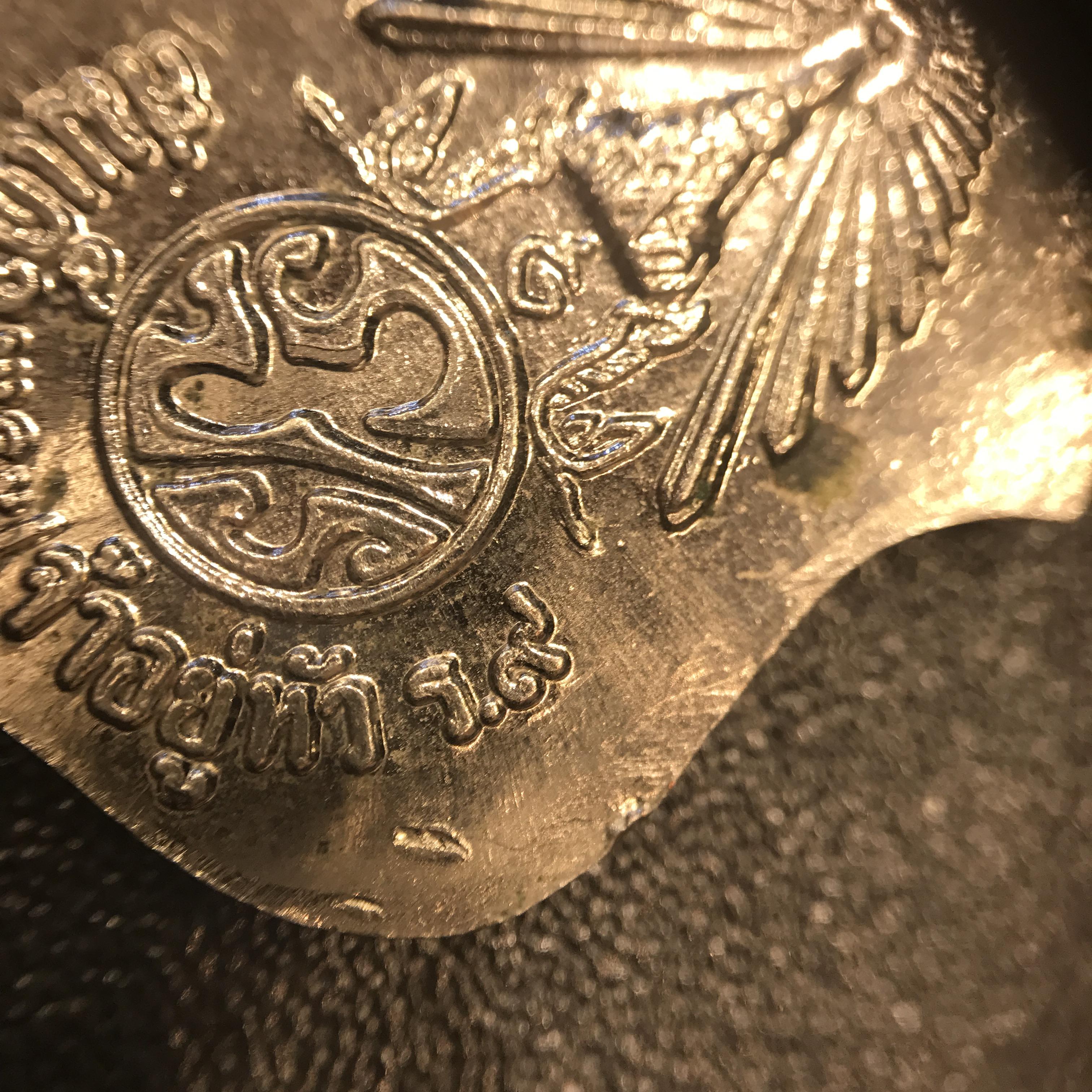 เหรียญในหลวงรัชกาลที่9 รุ่นจอมทัพไทย ปี2507 เจ้าคุณนรฯ วัดเทพศิรินทร์ อธิษฐานจิตปลุกเสก เนื้ออัลปาก้าชุบนิเกิ้ล พร้อมเข็มกลัดยันต์น้ำเต้าเจ้าคุณนรฯ