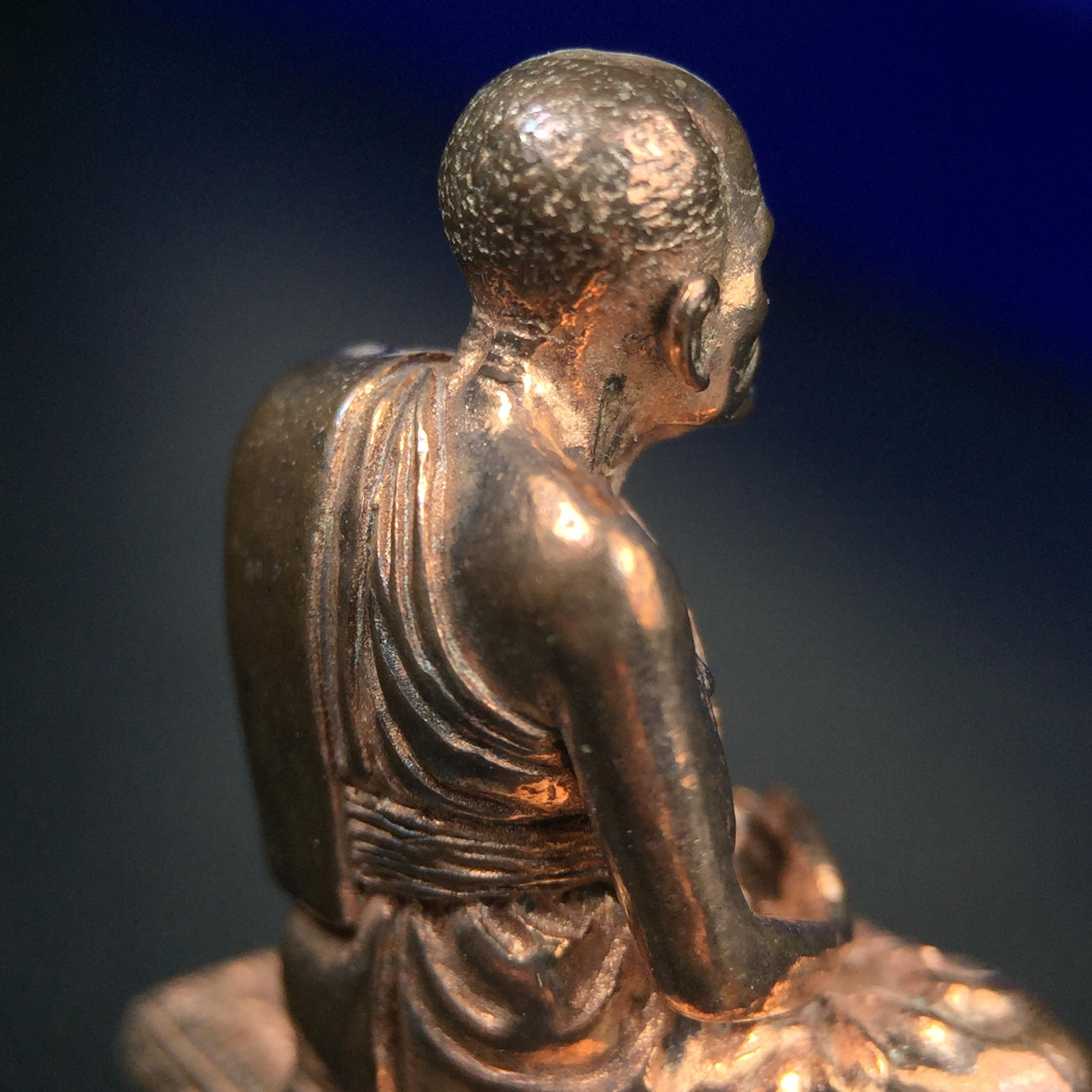 รูปหล่อหลวงพ่อเงิน วัดบางคลาน จ.พิจิตร พิมพ์หน้าเหมือนหลวงพ่อ "รุ่น 91 ปี กรมเสมียนตรา" กระทรวงกลาโหมจัดสร้างในปี 2543 พุทธาภิเษกใหญ่ 3 วัด 3พิธีวัดสุทัศน์ /วัดบางคลาน/วัดพระแก้ว เนื้อนวโลหะปัดเงา(แก่ทองคำ)พุทธศิลป์งดงามมากหายาก(ตอกโค๊ตหมาย ๖๐๘)