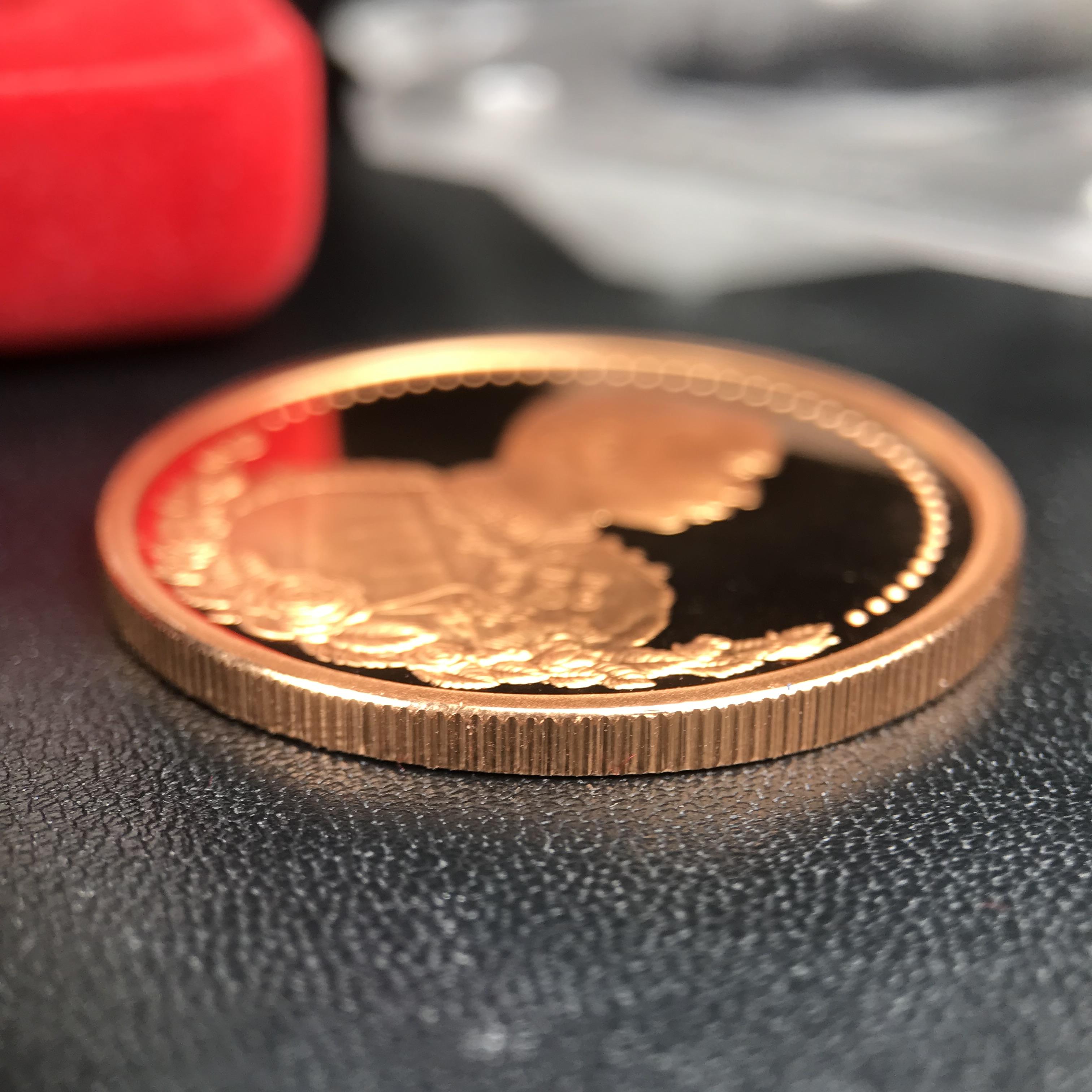 เหรียญรัชกาลที่ 5 หลัง 12 นักษัตริย์ รุ่นมหาลาภ ปี 2539 เนื้อทองแดงขัดเงา บล็อกนอก(เพิร์ธ)ออสเตรเรีย ขนาด 3.2 ซ.ม. กล่องบรรจุเดิมครบสมบูรณ์สวยงาม พิธีพุทธาภิเษก ณ.พระอุโบสถ วัดพระแก้ว สมเด็จพระญาณสังวร สมเด็จพระสังฆราช เป็นประธานพิธี