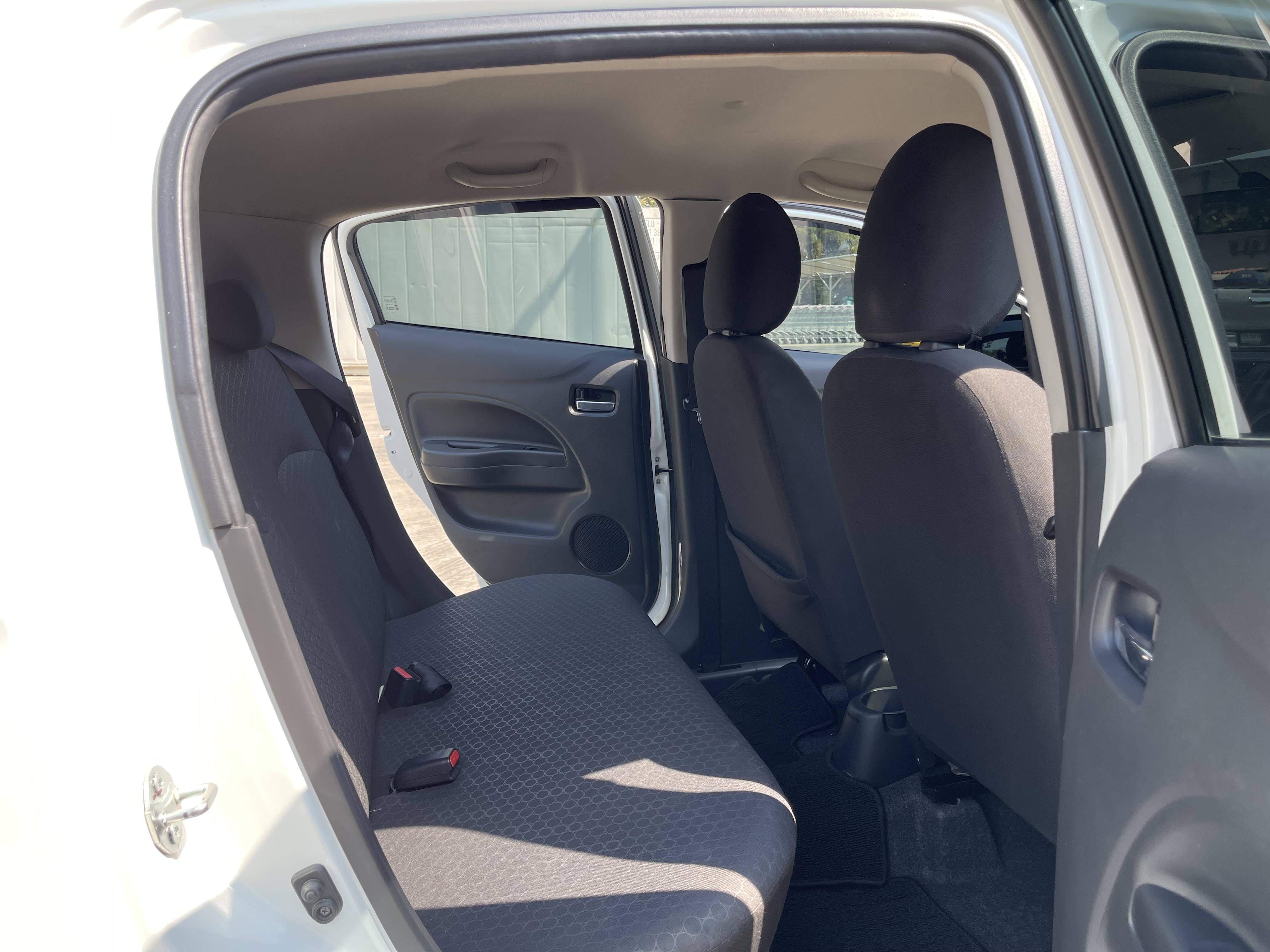 Mitsubishi Mirage 1.2 GLS At 2015 ขาว