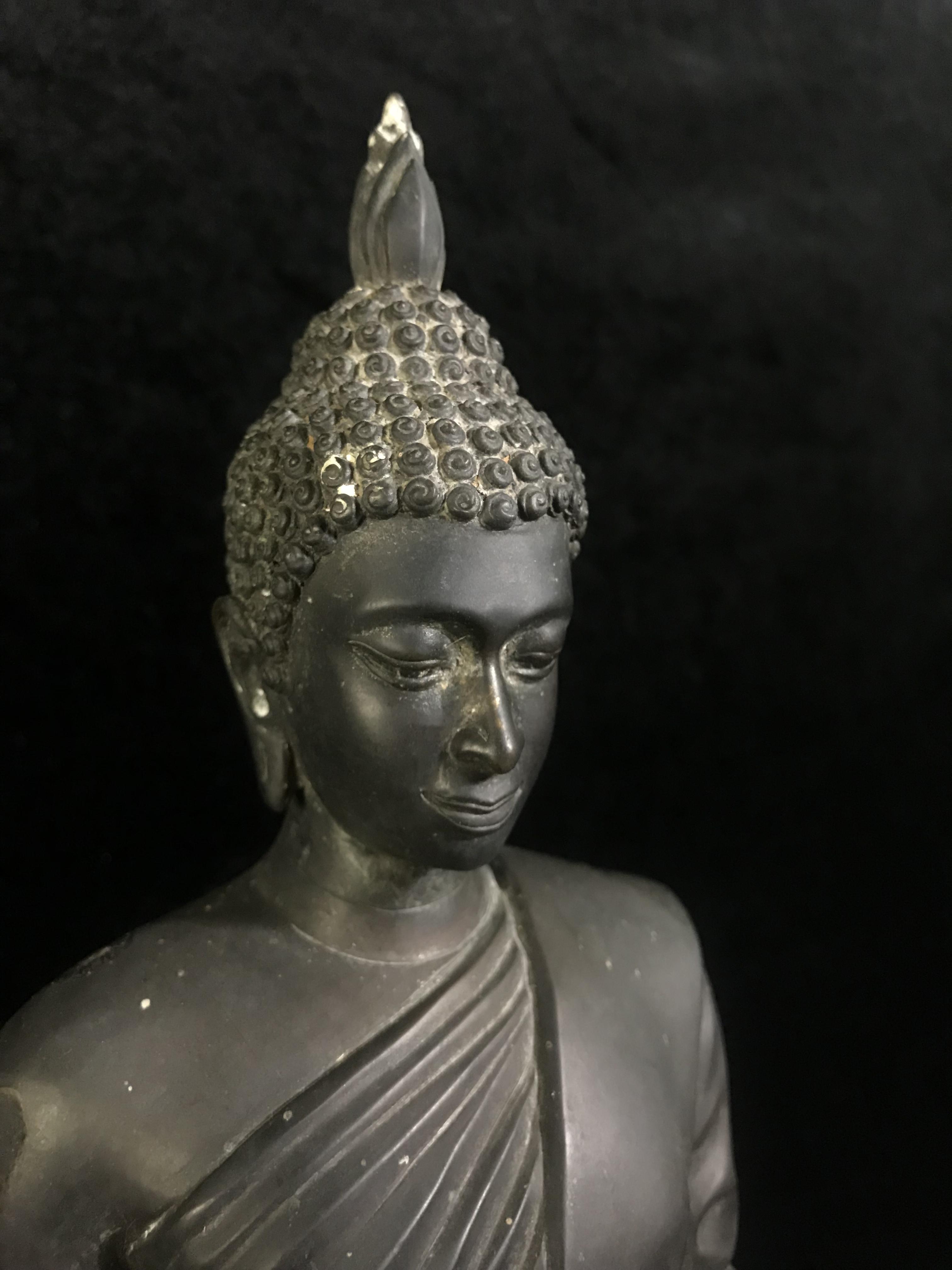 พระบูชา 25พุทธศตวรรษ พระศรีศากยะทศพลญาณ ประธานพุทธมณฑลสุทรรศน์ ปี 2531 ตราสัญลักษณ์พระราชพิธีรัชมังคลาภิเษก ปี 2531 หมายเลข (๑๕)๕๘๓ ขนาดความสูง 15 นิ้ว รวมฐานสูง 18 นิ้ว(นิยมหายาก)