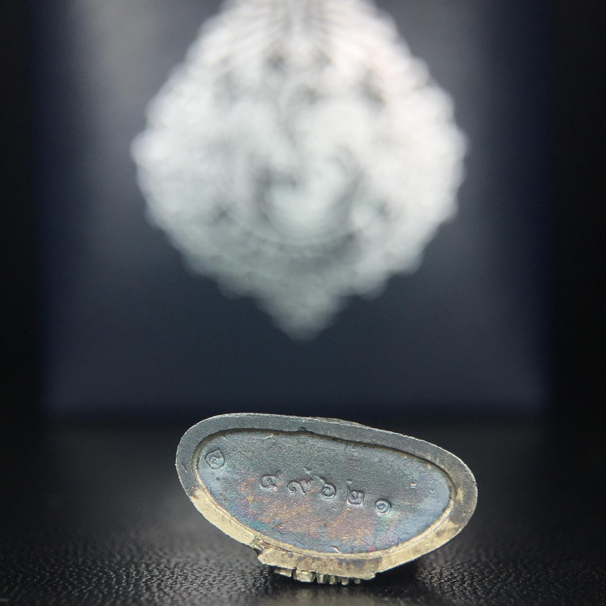 พระแก้วมรกต กรมสรรพสามิตจัดสร้างขึ้นเนื่องในโอกาสครบรอบ 64 ปีของกรมสรรพสามิต และเนื่องในวโรกาสที่พระบาทสมเด็จพระเจ้าอยู่หัวทรงครองราชย์ครบ50ปีเมื่อ พ.ศ.2539 เนื้อเงินทรายนวลขัดเงา(ผิวเดิมๆขึ้นสีรุ้งธรรมชาติสวย(สเน่ห์พระเนื้อเงินสีสันที่ธรรมชาติสรรค์สร้าง)