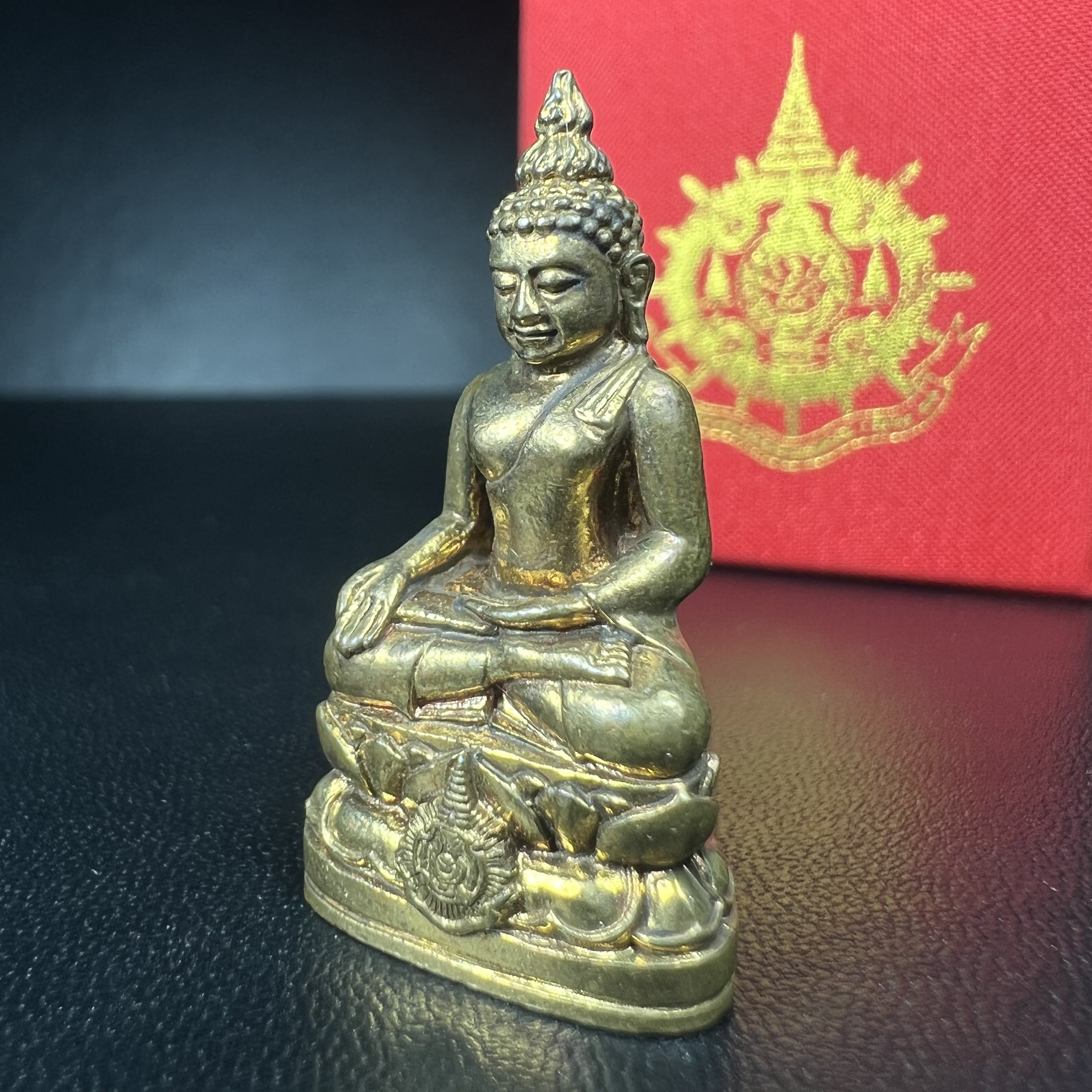 พระกริ่งไพรีพินาศ เฉลิมพระเกียรติ พระบาทสมเด็จพระเจ้าอยู่หัวรัชกาลที่9 พระชนมพรรษา 6 รอบ ปี2542เนื้อสัมฤทธิ์(บรรจุเหล็กไหล)ดีนอก-ดีใน(องค์นี้เป็นเนื้อสัมฤทธิ์ พิเศษกรรมการ ตอก 2 โค๊ต หมายเลข ๒๓๕๗)หายาก