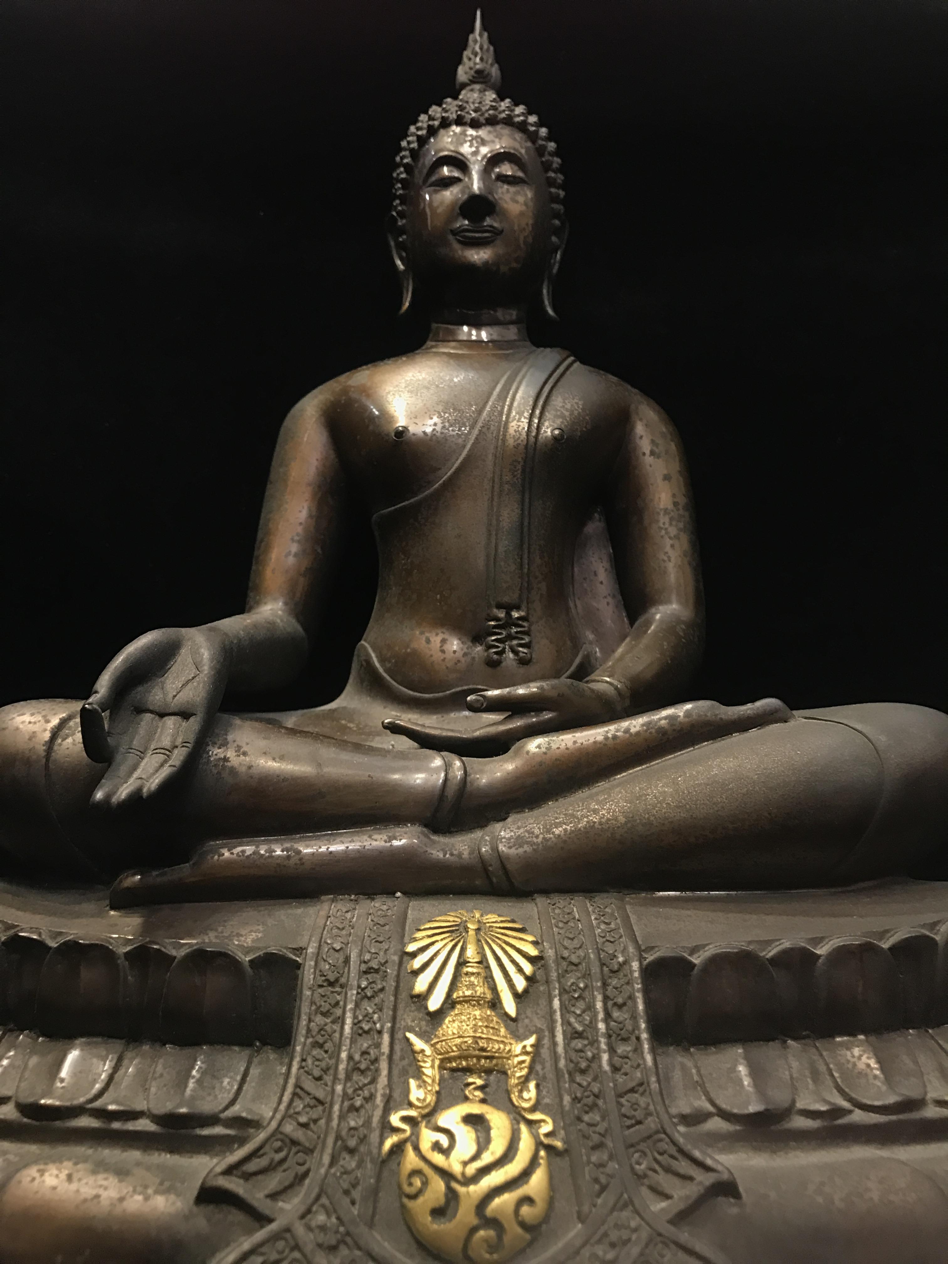 พระบูชา ภปร ในวาระโอกาสเฉลิมพระเกียรติ พระบาทสมเด็จพระเจ้าอยู่หัว ทรงครองราชย์ครบ 50 ปี (กาญจนาภิเษก) พ.ศ.2539 ออกโดย มหาวิทยาลัยนเรศวร หน้าตัก9นิ้ว