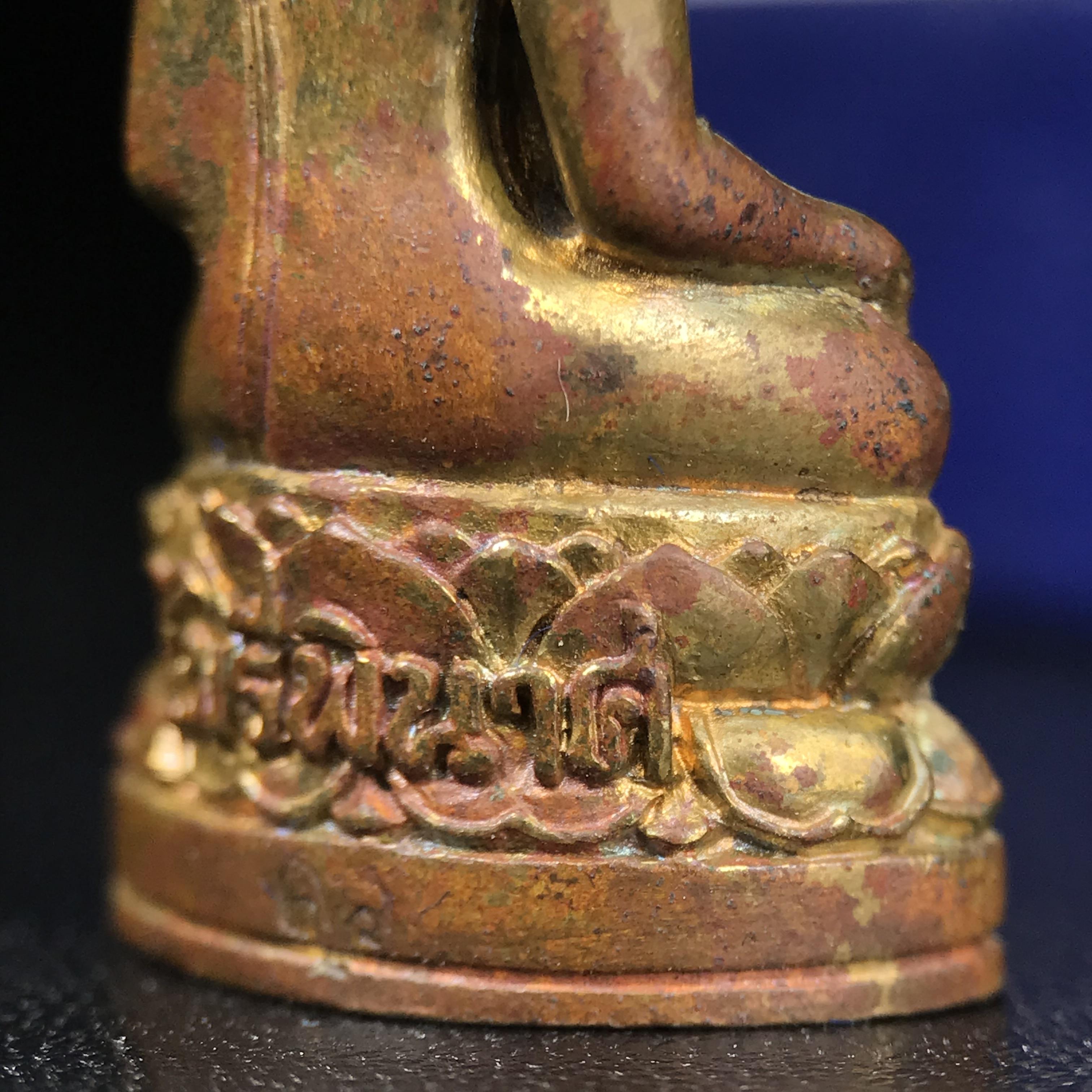 พระกริ่งไพรีพินาศ บรรจุเหล็กไหล ครั้งแรกและครั้งเดียวในประวัติศาสตร์ เฉลิมพระเกียรติ พระบาทสมเด็จพระเจ้าอยู่หัวรัชกาลที่9 พระชนมพรรษา 6 รอบ ปี2542 เนื้อสัมฤทธิ์(บรรจุเหล็กไหล)ดีนอก-ดีใน พิธีใหญ่ มวลสารเด่น (หายาก)***กล่องบรรจุเก่าชำรุดตามรูป***