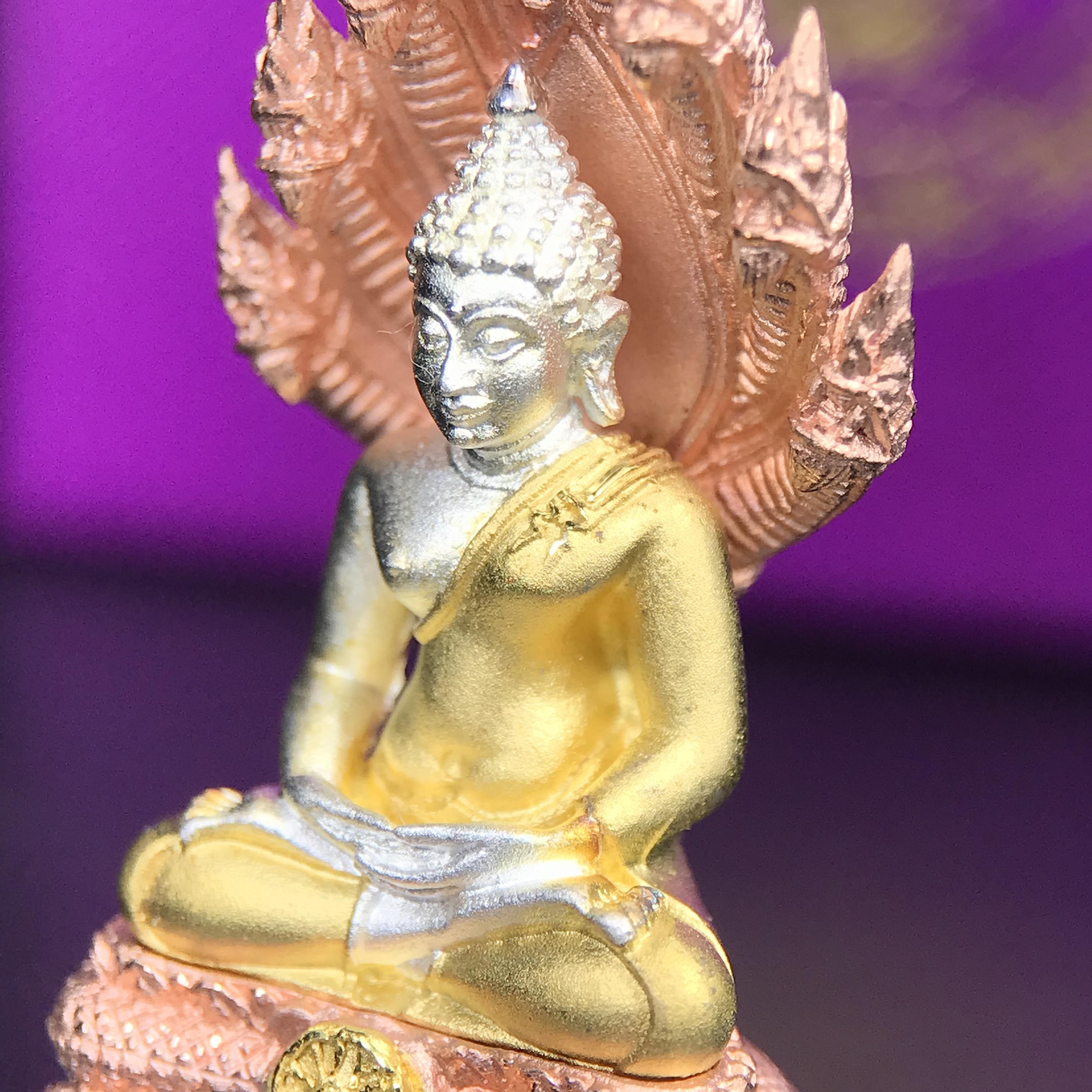 พระนาคปรก สธ. รุ่นสร้างพระอุโบสถเฉลิมพระเกียรติ 4 รอบ 84 พรรษา สมเด็จพระเทพรัตนราชสุดาฯ วัดบวรนิเวศวิหาร ปี 2543 พิมพ์ใหญ่ เนื้อเงินบริสุทธิ์ ชุบสามกษัตริย์แบบพ่นทรายขัดเงาบางส่วน(สภาพ สวย )พิธีใหญ่ พุทธศิลป์งดงาม หายาก (1 ใน 1999 องค์)