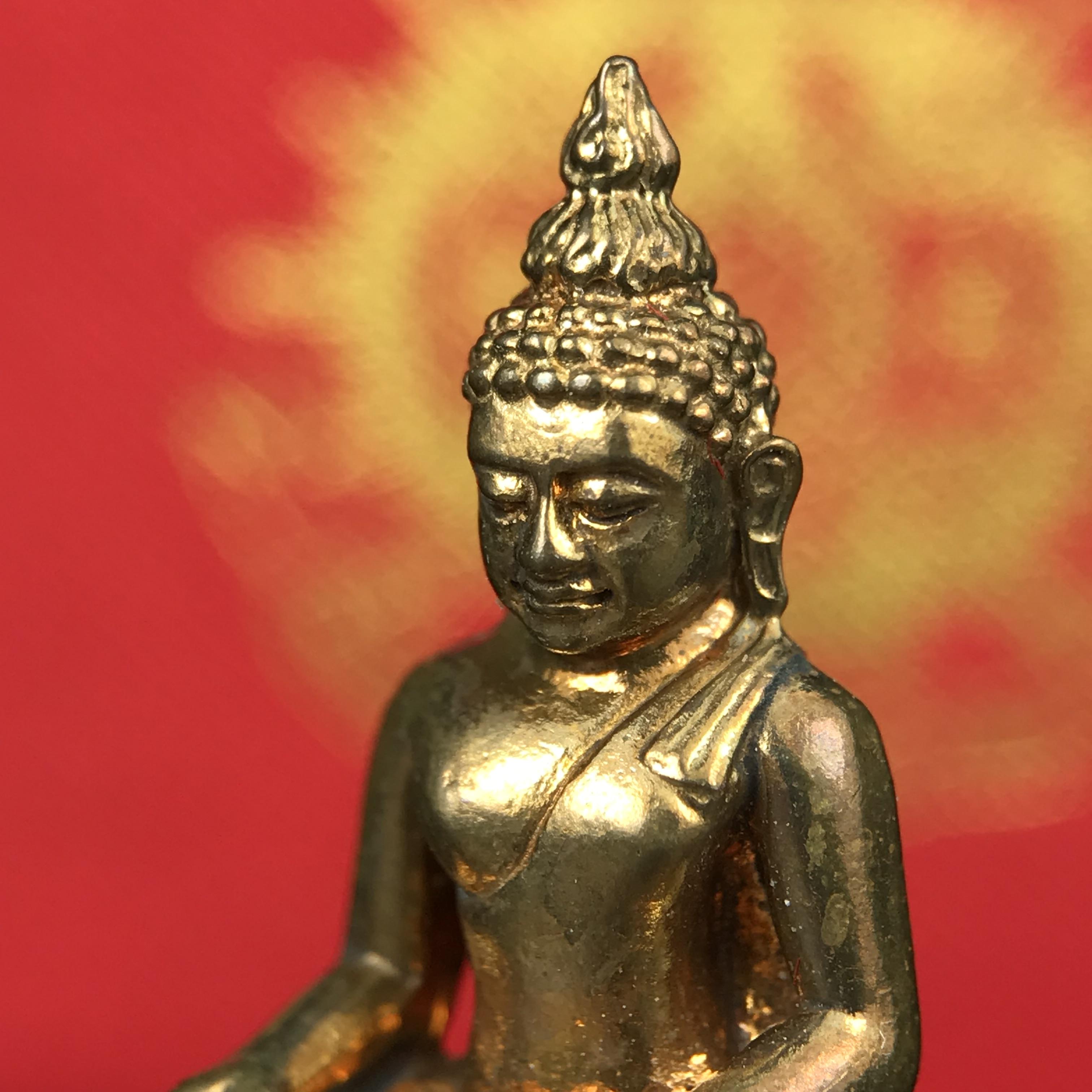 พระกริ่งไพรีพินาศ บรรจุเหล็กไหล ครั้งแรกและครั้งเดียวในประวัติศาสตร์ เฉลิมพระเกียรติ พระบาทสมเด็จพระเจ้าอยู่หัวรัชกาลที่9 พระชนมพรรษา 6 รอบ ปี2542 เนื้อสัมฤทธิ์(บรรจุเหล็กไหล)ดีนอก-ดีใน พิธีใหญ่ มวลสารเด่น(พิเศษกรรมการ ตอก 2 โค๊ต หมายเลข ๑๘๕๘)หายาก