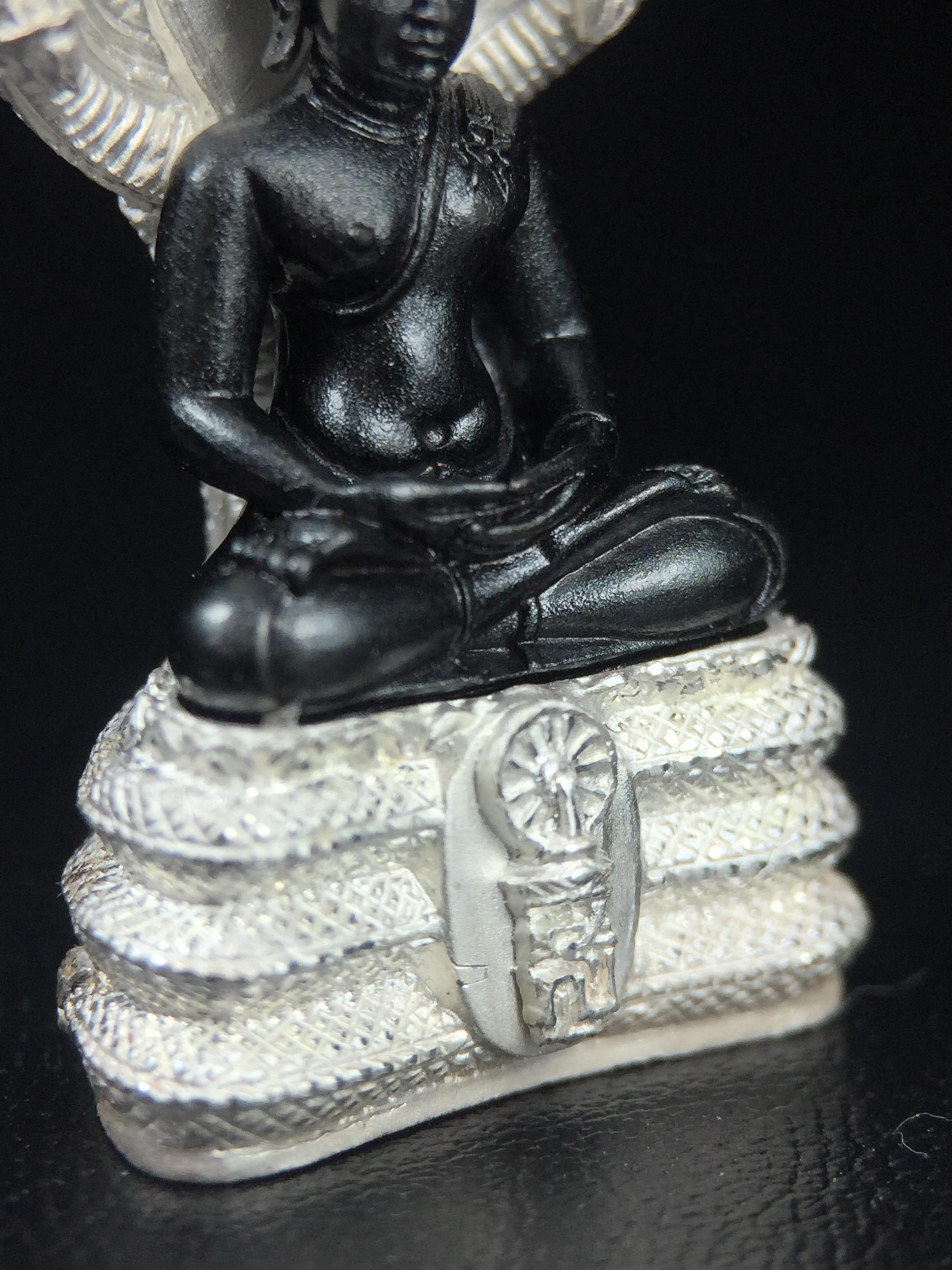 พระนาคปรก สธ. รุ่นสร้างพระอุโบสถเฉลิมพระเกียรติ 4 รอบ 84 พรรษา สมเด็จพระเทพรัตนราชสุดาฯ วัดบวรนิเวศวิหาร ปี 2543 พิมพ์ใหญ่ องค์พระเนื้อนวโลหะ ฐานนาคปรกเนื้อเงิน(สภาพ สวย )พิธีใหญ่ พุทธศิลป์งดงาม หายาก(องค์หมายเลขสวย ๘๓๕) (1 ใน 1999 องค์)