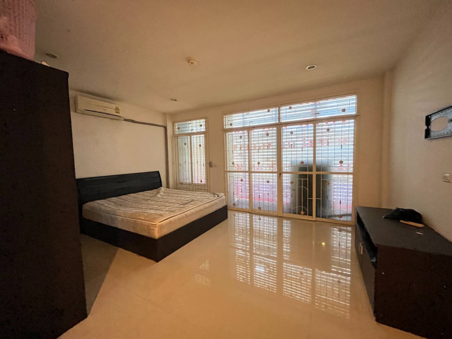 For Sales : Phuket Town, 3-story commercial building, 4 Bedrooms 4 Bathrooms