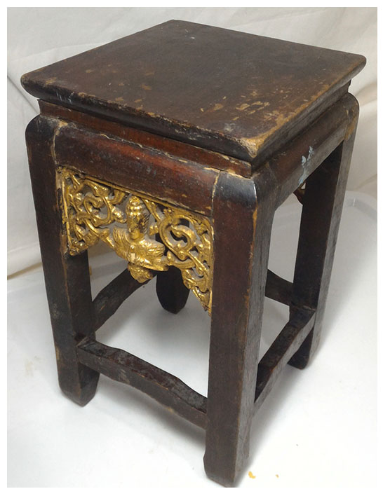 โต๊ะยอด หรือโต๊ะหมู่เดี่ยว เล็ก