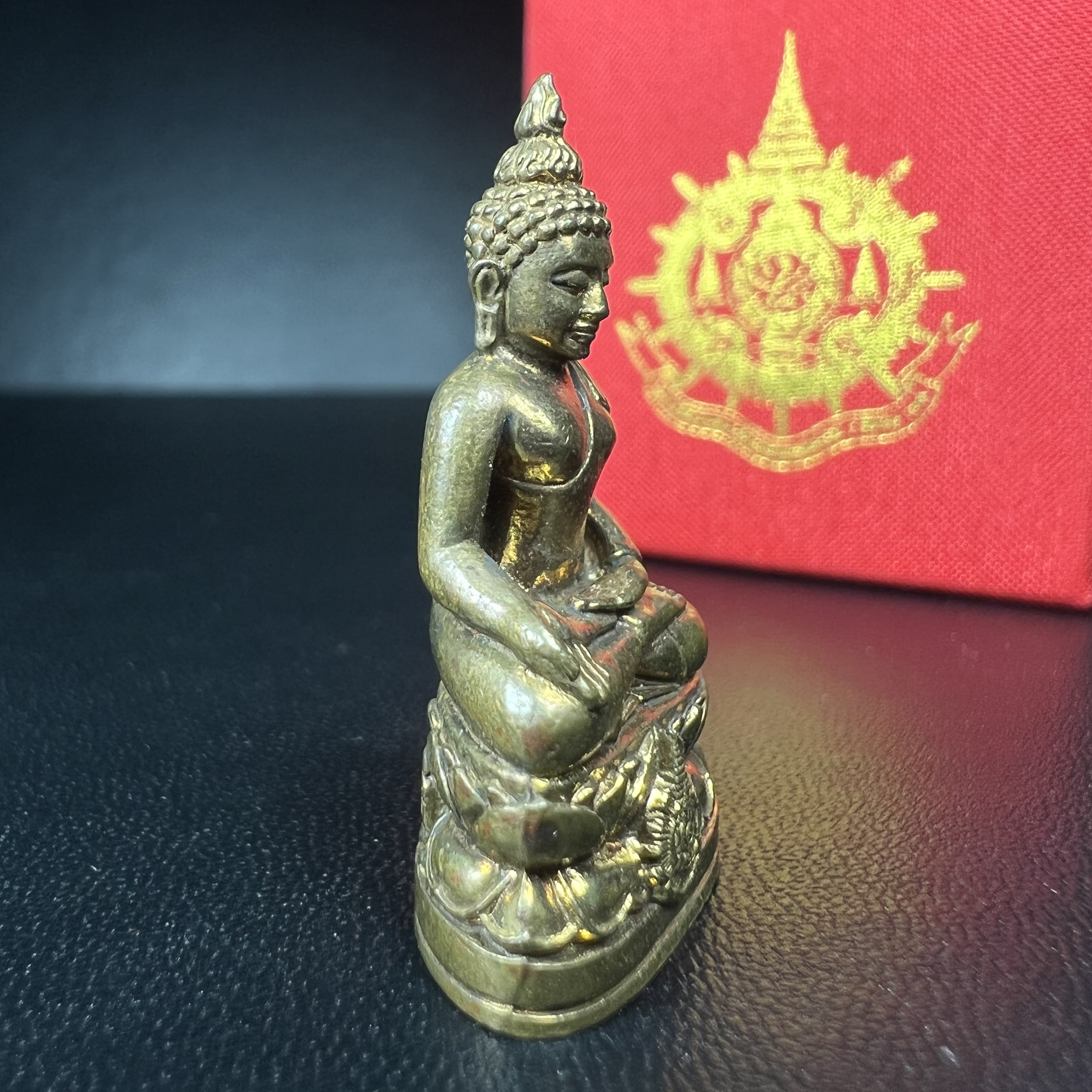 พระกริ่งไพรีพินาศ เฉลิมพระเกียรติ พระบาทสมเด็จพระเจ้าอยู่หัวรัชกาลที่9 พระชนมพรรษา 6 รอบ ปี2542เนื้อสัมฤทธิ์(บรรจุเหล็กไหล)ดีนอก-ดีใน(องค์นี้เป็นเนื้อสัมฤทธิ์ พิเศษกรรมการ ตอก 2 โค๊ต หมายเลข ๒๓๕๗)หายาก