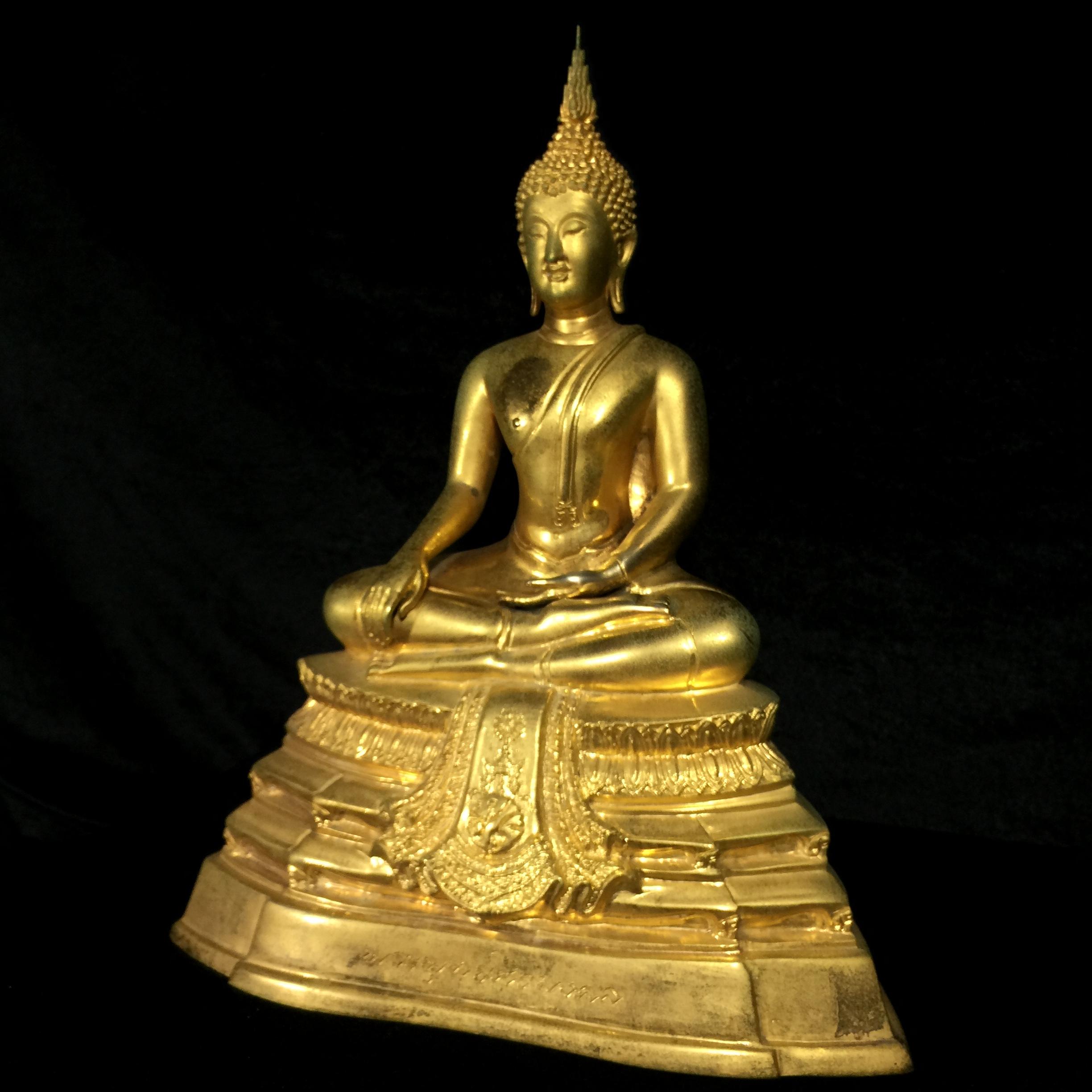 พระบูชาพระพุทธศิรมงคล ภปร. วัตถุมงคลคุ้มเกล้าปี2524 ของมูลนิธิคุ้มเกล้า โรงพยาบาลภูมิพลจัดสร้าง ขนาดหน้าตัก5นิ้ว(ในหลวงรัชกาลที่9 ทรงจุดไฟพระฤกษ์และเททอง พิธีใหญ่)ยอดนิยมหายาก