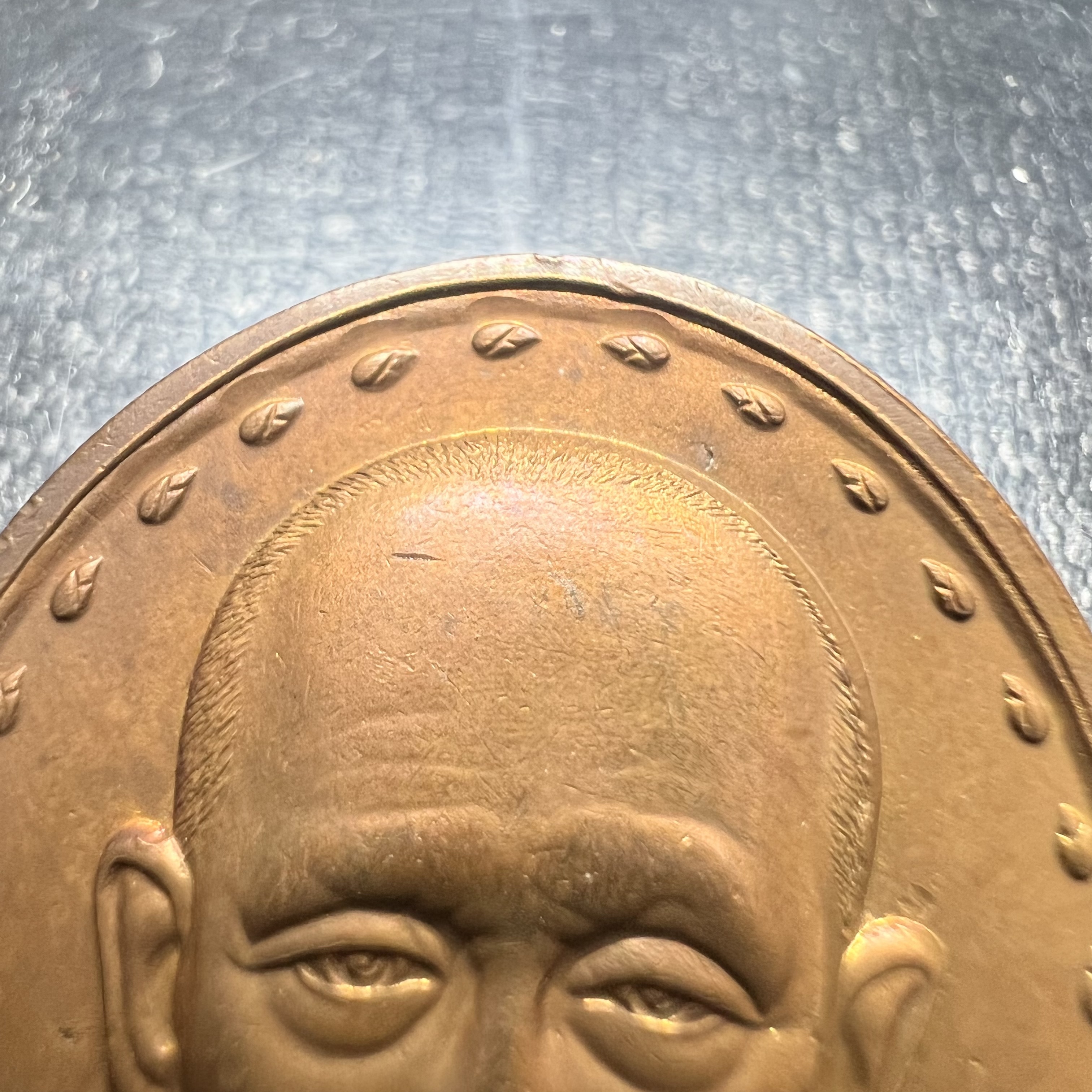 เหรียญรูปเหมือนรุ่นแรก สมเด็จพระญาณสังวร วัดบวรนิเวศวิหาร ปี2528 เนื้อทองแดง(บล็อกนิยม วงเดือน-เขยื้อน)สภาพสวยหายาก