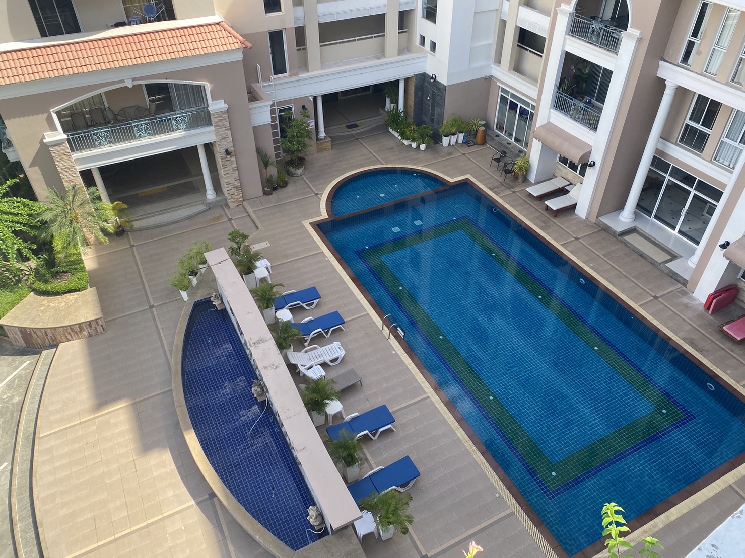 For Rent : Condo near Patong Beach, 2 Bedroom 2 Bathroom, 5th flr.
