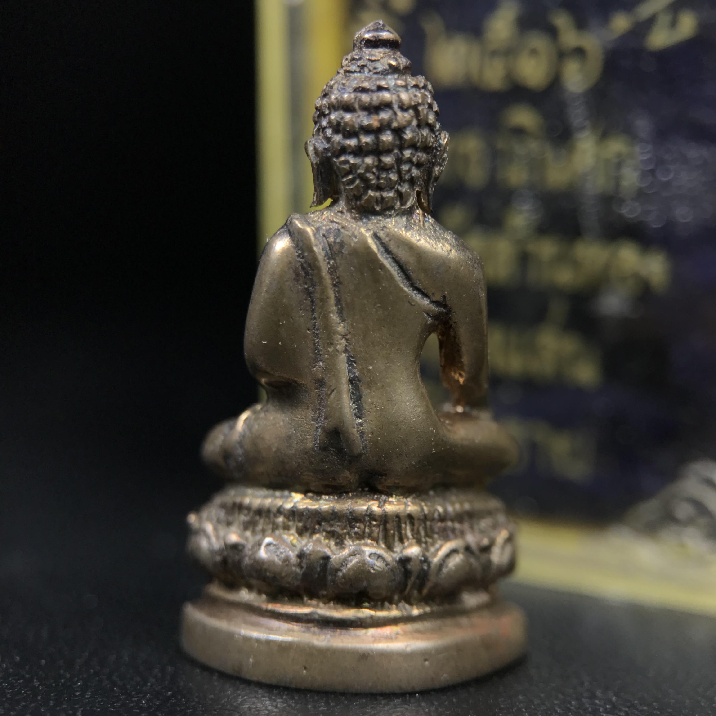 พระกริ่งสิงห์หนึ่งดอยตุง(ก้น ช) เนื้อนวโลหะ รุ่นบูรณะพระธาตุดอยตุง พ.ศ. 2516 สภาพสวยกล่องเดิม(หายาก)