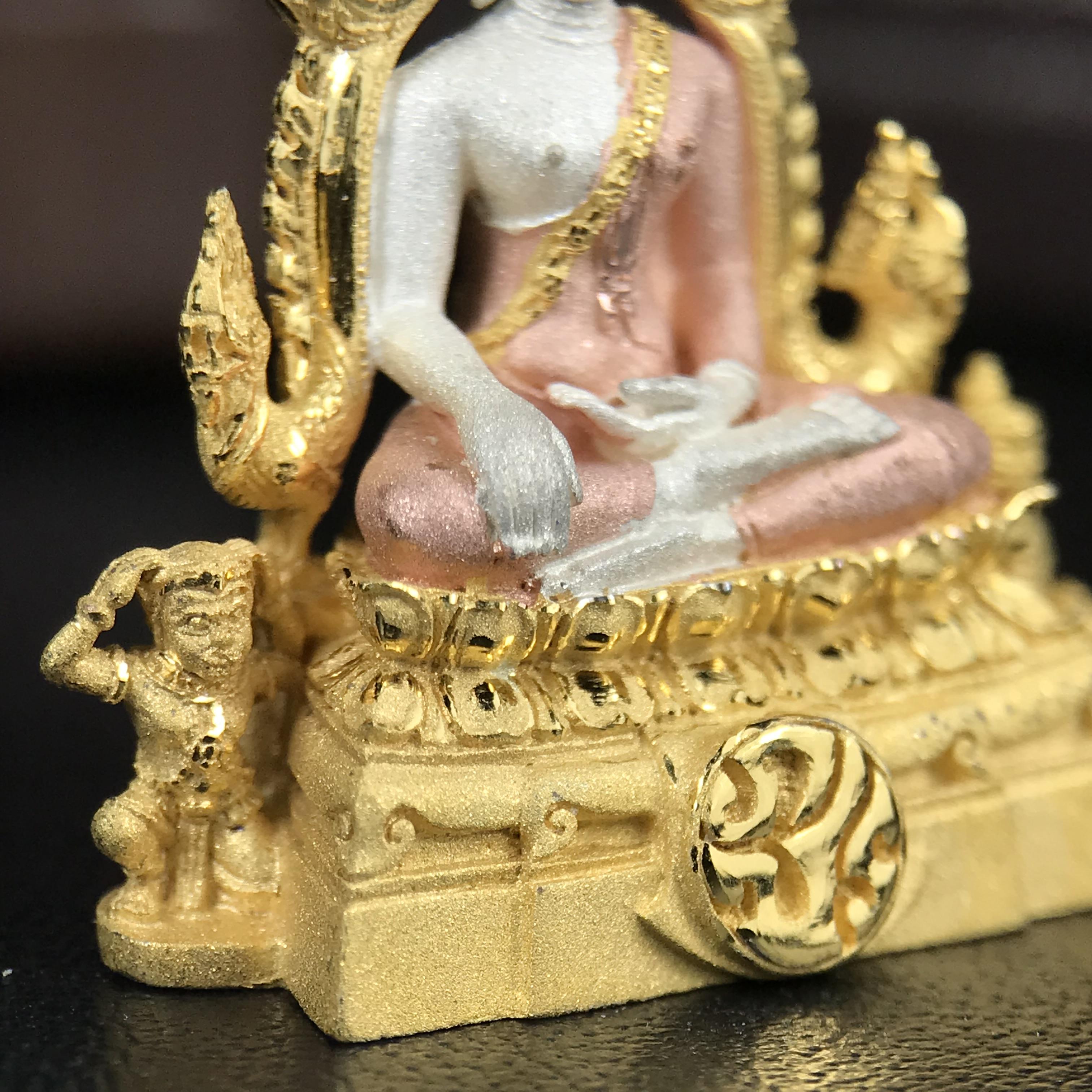 พระพุทธชินราช ภปร. โครงการ "เพราะแผ่นดินนี้ คือ แผ่นดินเกิด" ปี 2548(รุ่นแรก) ลอยองค์เนื้อเงินสามกษัตริย์ หน้าตัก 1/2 นิ้ว (ขนาด 3.5 x 2.5 ซม.) พุทธศิลป์งดงามทรงคุณค่า รุ่นยอดนิยม(องค์หมายเลข 9141)เลขสวยเลขเก้าหน้า...เจริญก้าวหน้าในทุกๆด้าน