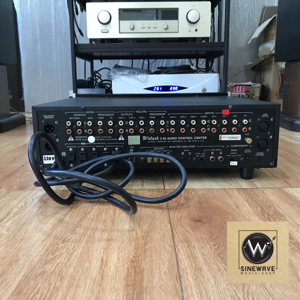 Pre Amp ยี่ห้อ Mcintosh รุ่น C40 (Made in USA) ไฟ 220Volts